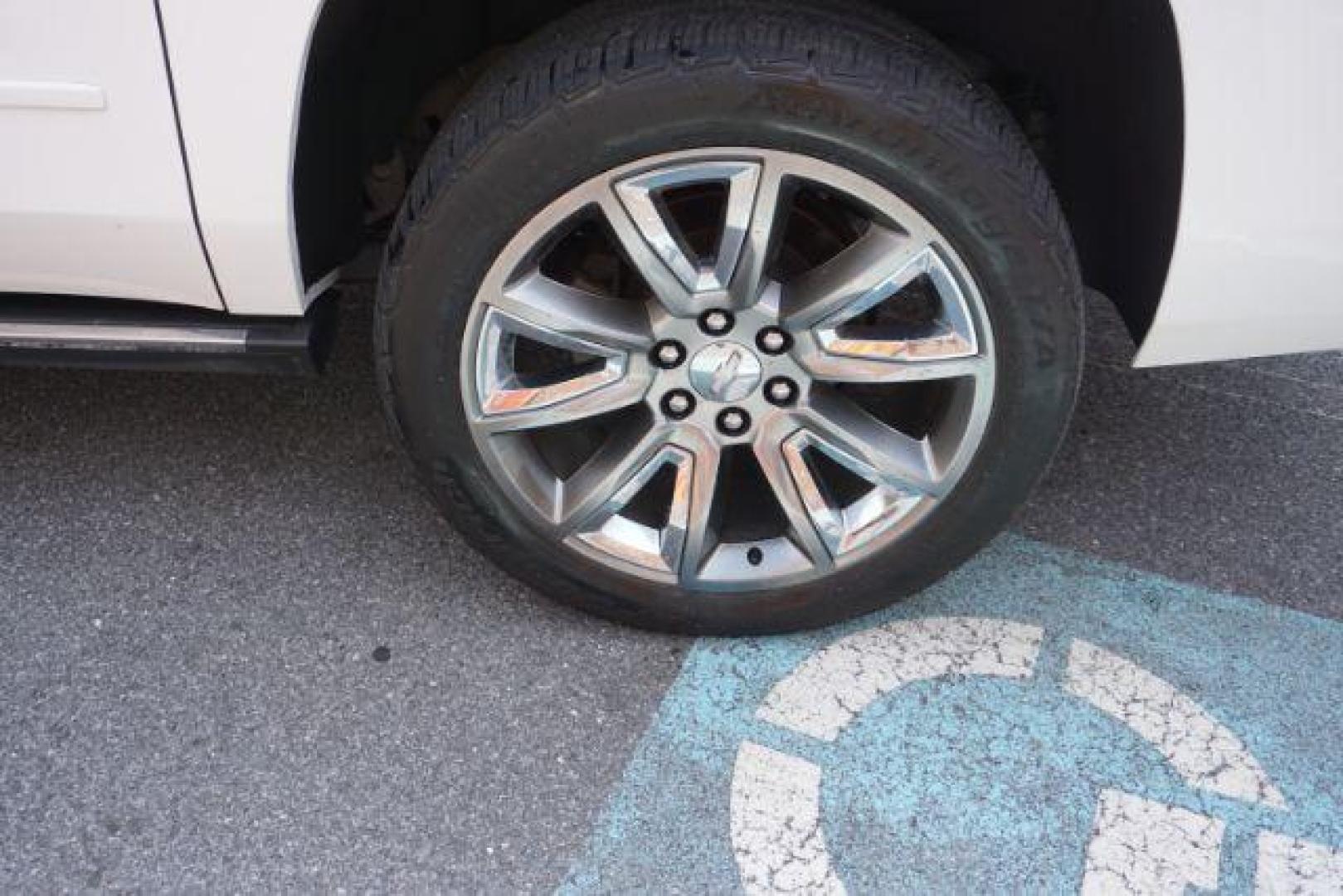 2018 Summit White /Jet Black Chevrolet Suburban Premier (1GNSKJKC3JR) with an EcoTec3 5.3L V-8 gasoline direct injection engine, located at 312 Centre Ave, Schuylkill Haven, PA, 17972, (570) 593-5278, 40.638130, -76.177383 - Photo#5