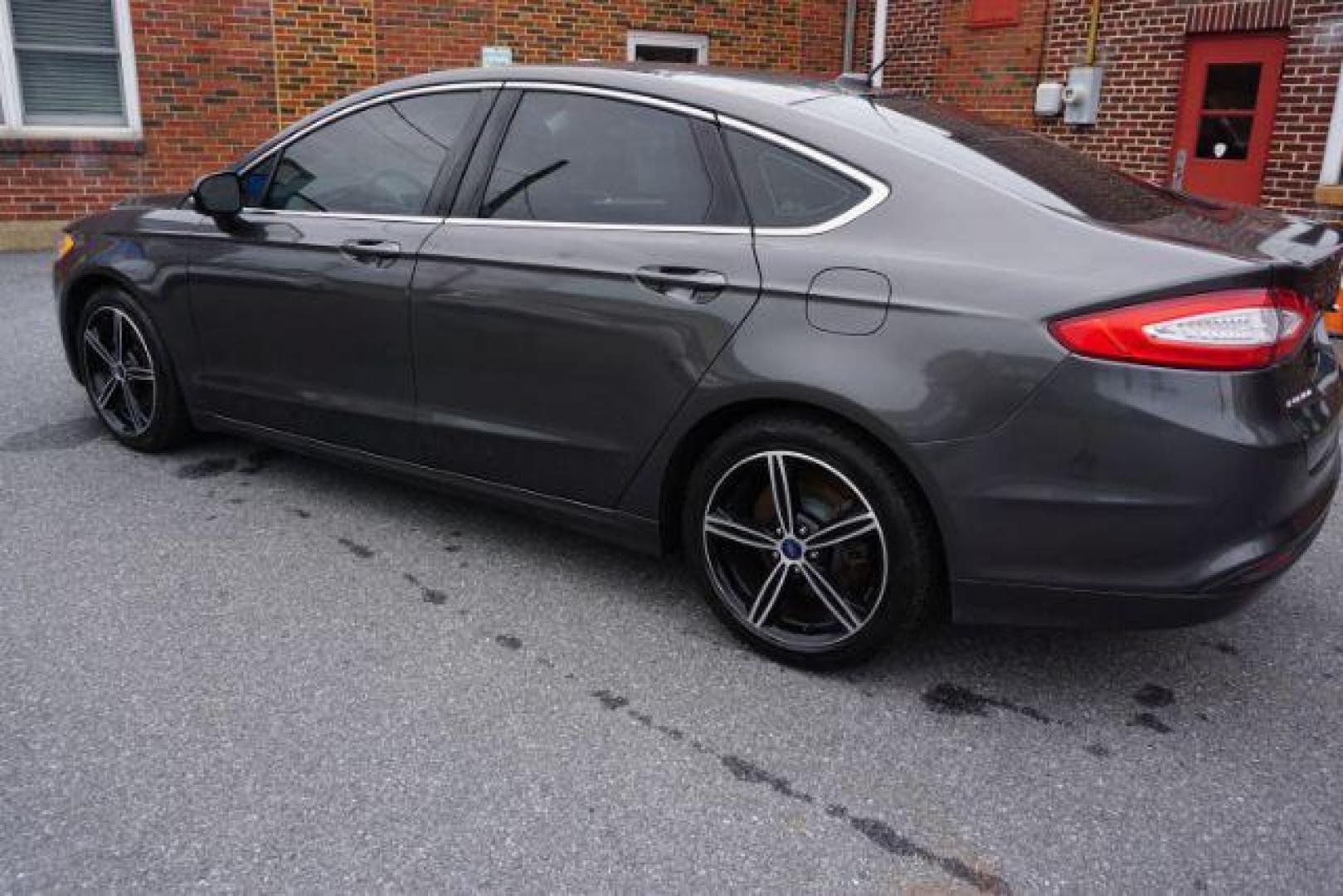 2015 Gray /Terracotta Ford Fusion SE (3FA6P0HD3FR) , located at 312 Centre Ave, Schuylkill Haven, PA, 17972, (570) 593-5278, 40.638130, -76.177383 - Photo#2
