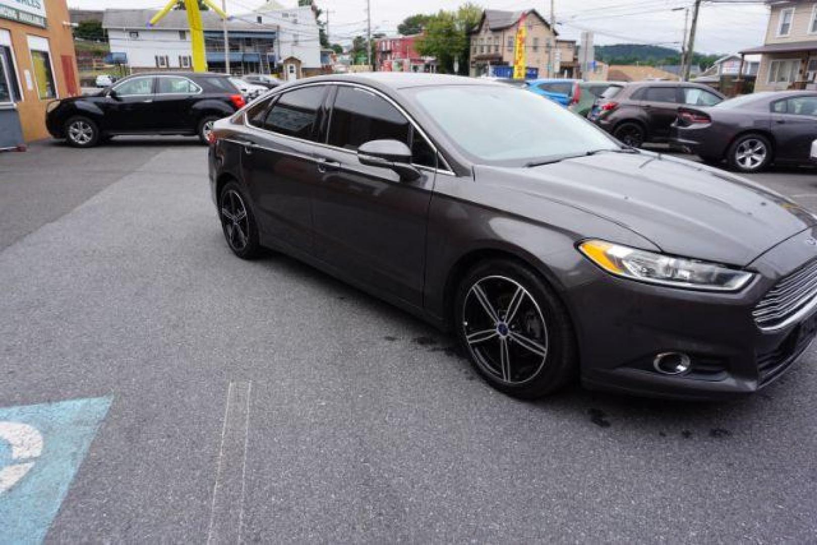 2015 Gray /Terracotta Ford Fusion SE (3FA6P0HD3FR) , located at 312 Centre Ave, Schuylkill Haven, PA, 17972, (570) 593-5278, 40.638130, -76.177383 - Photo#13
