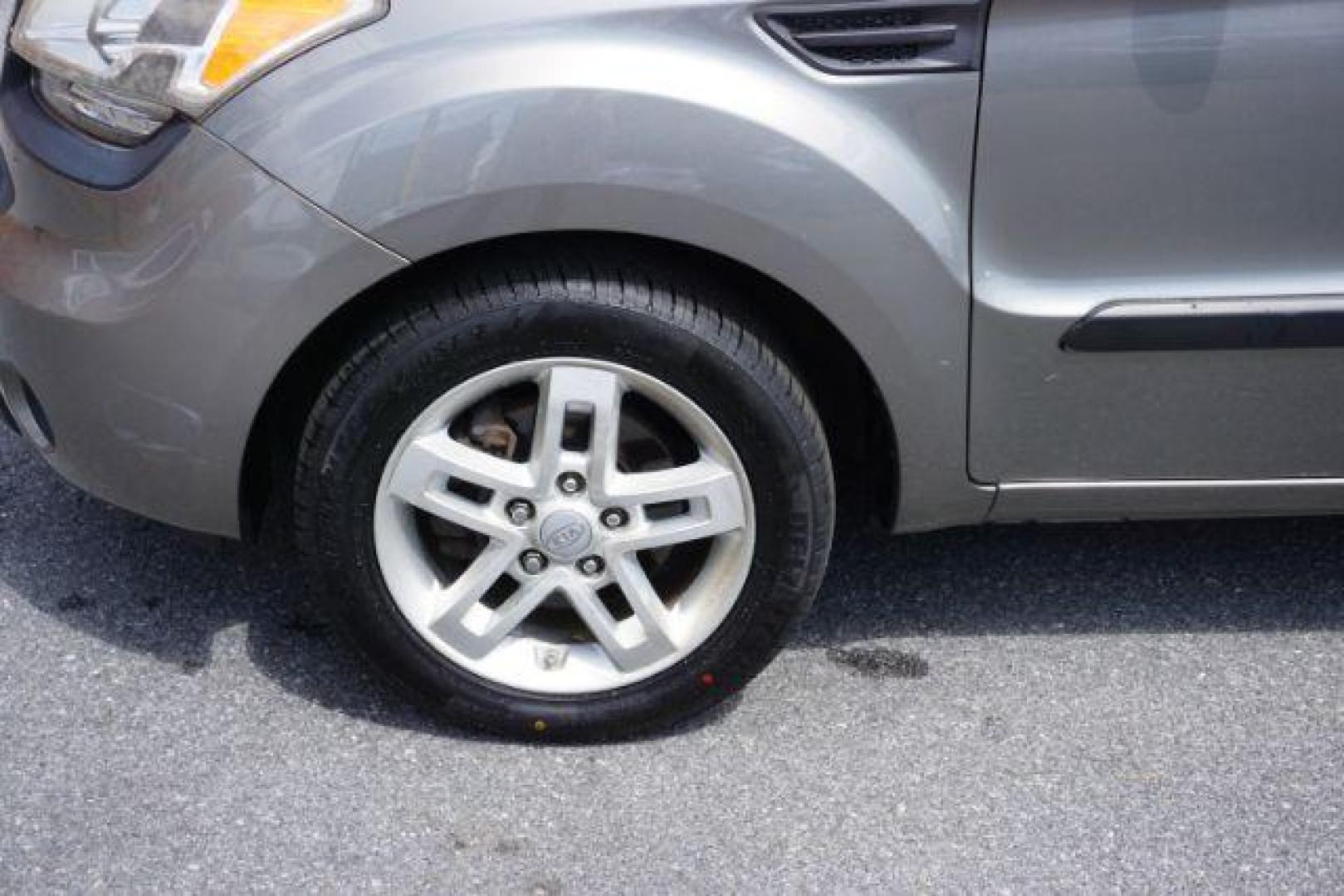 2010 Titanium /Black Kia Soul + (KNDJT2A24A7) with an 2L I-4 DOHC engine, located at 312 Centre Ave, Schuylkill Haven, PA, 17972, (570) 593-5278, 40.638130, -76.177383 - Photo#6