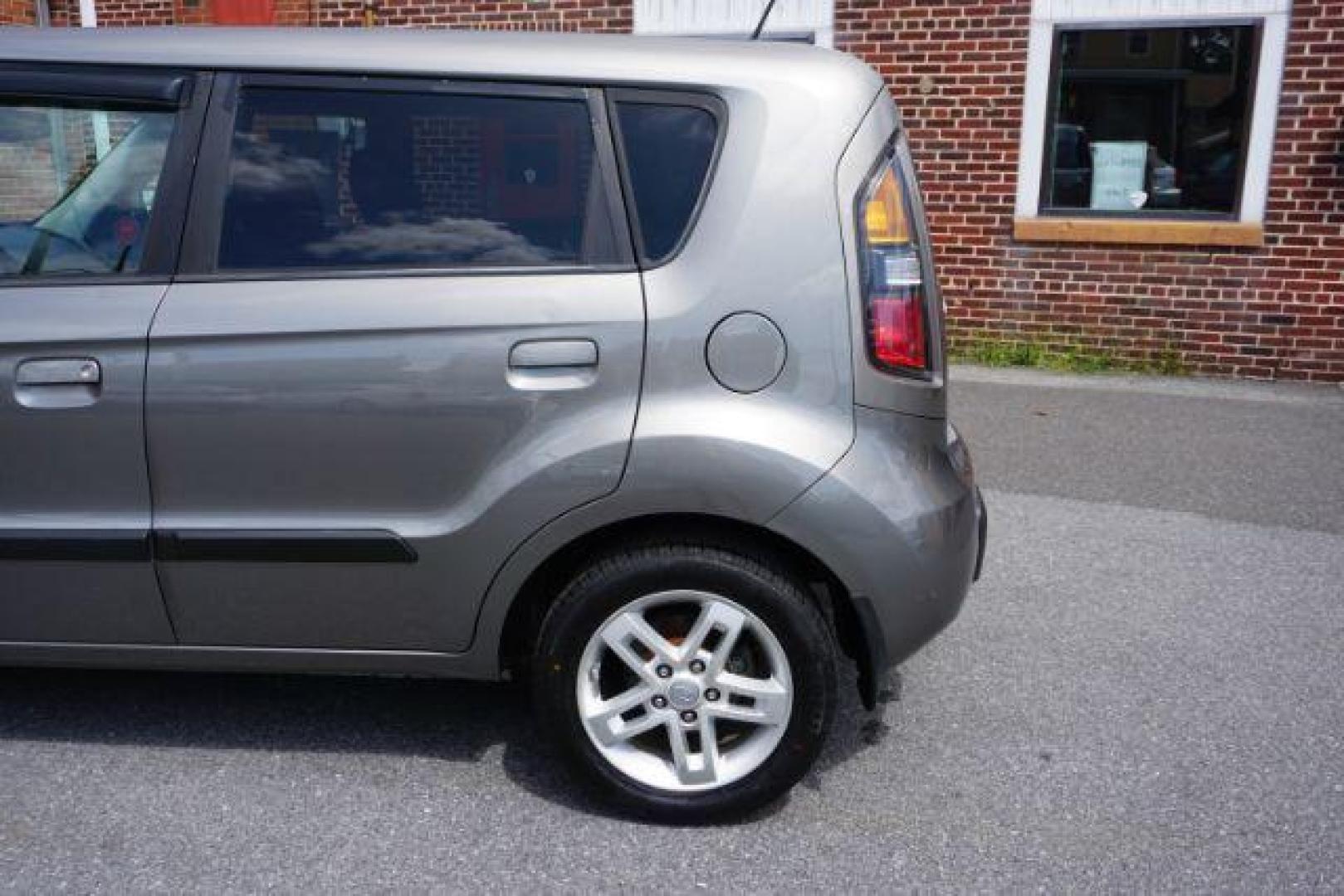 2010 Titanium /Black Kia Soul + (KNDJT2A24A7) with an 2L I-4 DOHC engine, located at 312 Centre Ave, Schuylkill Haven, PA, 17972, (570) 593-5278, 40.638130, -76.177383 - Photo#7