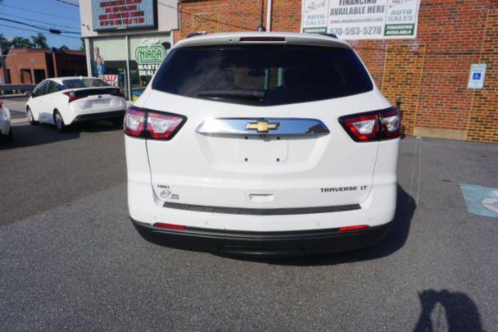 2016 Summit White /Dark Titanium/Light Titanium Chevrolet Traverse 1LT (1GNKVGKD3GJ) with an 3.6L V-6 gasoline direct injection engine, located at 312 Centre Ave, Schuylkill Haven, PA, 17972, (570) 593-5278, 40.638130, -76.177383 - Photo#8