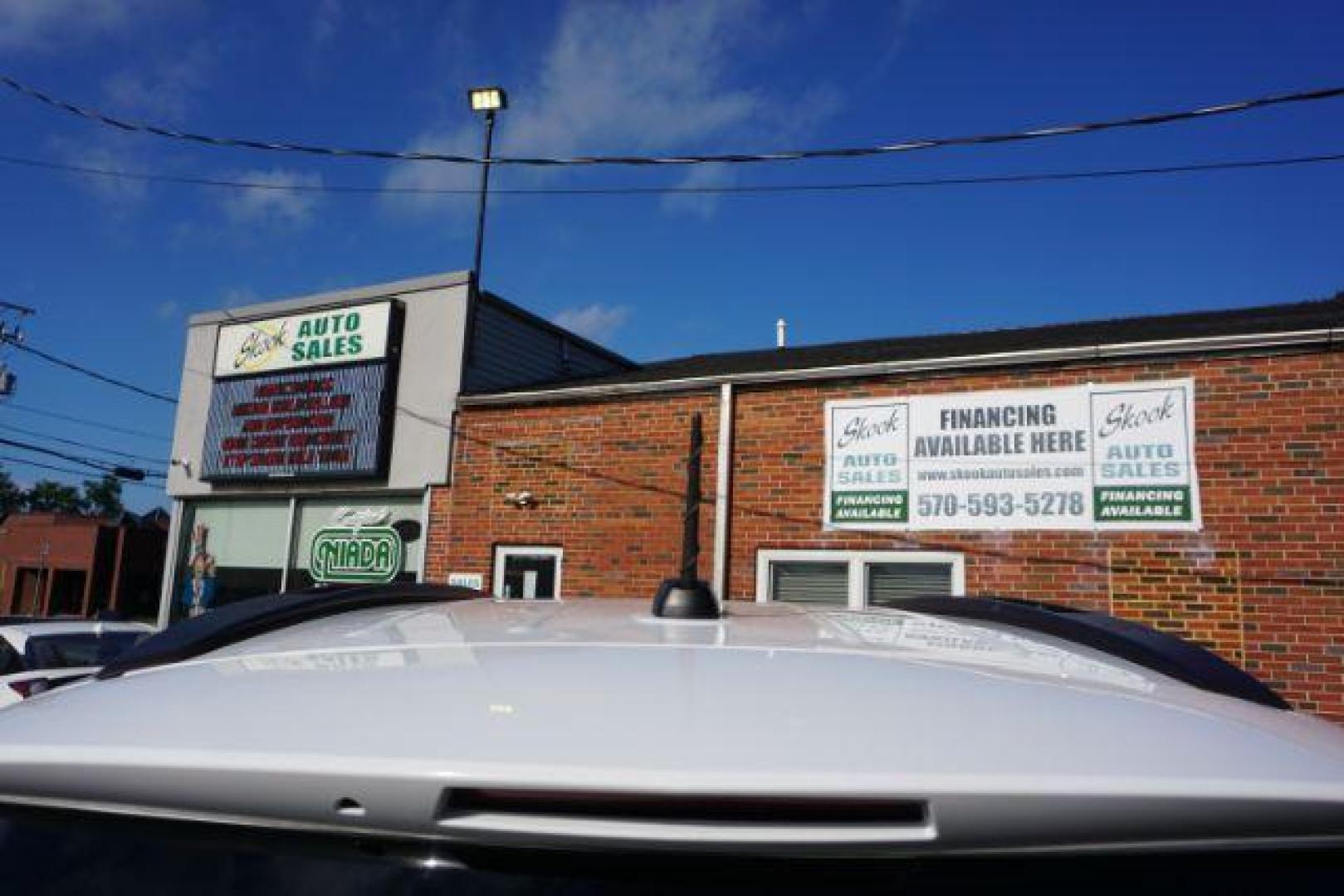 2016 Summit White /Dark Titanium/Light Titanium Chevrolet Traverse 1LT (1GNKVGKD3GJ) with an 3.6L V-6 gasoline direct injection engine, located at 312 Centre Ave, Schuylkill Haven, PA, 17972, (570) 593-5278, 40.638130, -76.177383 - Photo#9