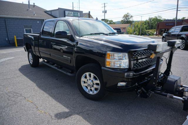 2014 Black /Light Cashmere/Dark Cashmere Chevrolet Silverado 2500HD LTZ (1GC1KYEG9EF) with an Vortec 6L V-8 variable valve control engine, located at 312 Centre Ave, Schuylkill Haven, PA, 17972, (570) 593-5278, 40.638130, -76.177383 - Photo#21