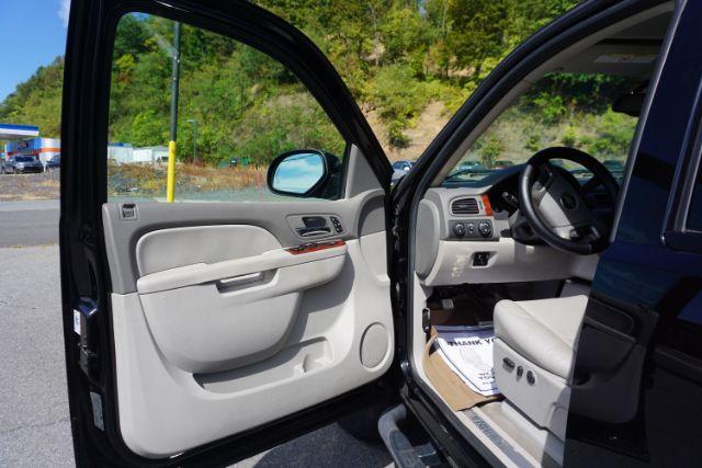 2014 Black /Light Cashmere/Dark Cashmere Chevrolet Silverado 2500HD LTZ (1GC1KYEG9EF) with an Vortec 6L V-8 variable valve control engine, located at 312 Centre Ave, Schuylkill Haven, PA, 17972, (570) 593-5278, 40.638130, -76.177383 - Photo#37