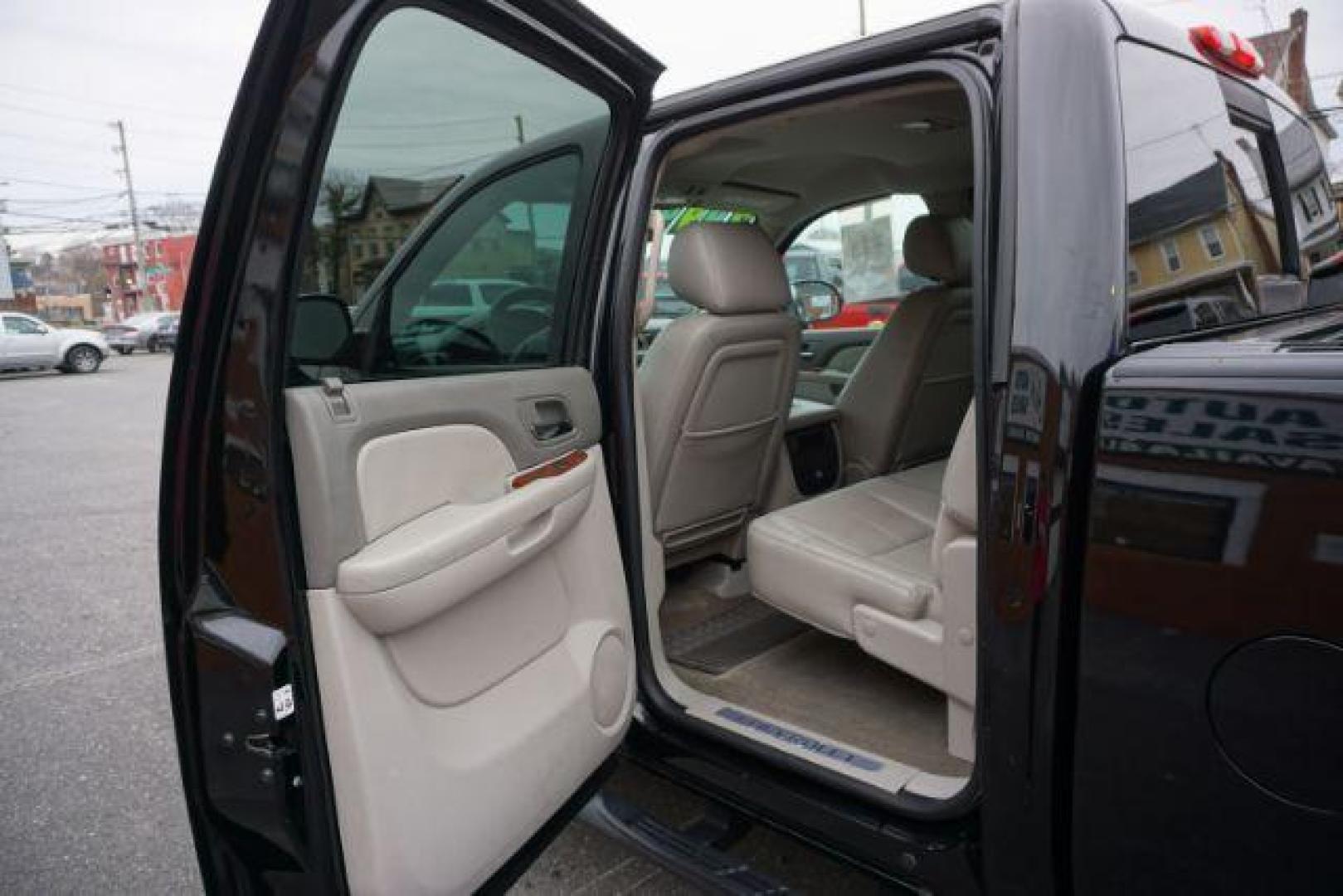 2014 Black /Light Cashmere/Dark Cashmere Chevrolet Silverado 2500HD LTZ (1GC1KYEG9EF) with an Vortec 6L V-8 variable valve control engine, located at 312 Centre Ave, Schuylkill Haven, PA, 17972, (570) 593-5278, 40.638130, -76.177383 - Photo#28