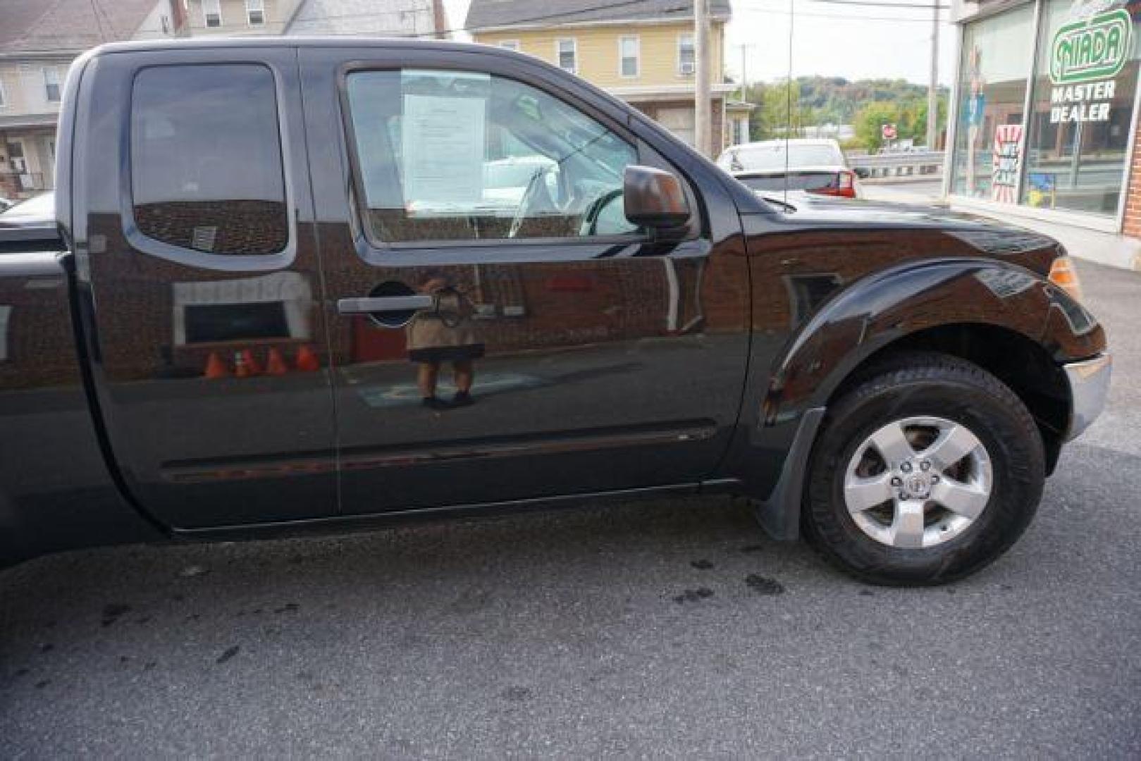 2010 Super Black /Graphite Nissan Frontier SE (1N6AD0CW1AC) with an VQ 4L V-6 DOHC engine, located at 312 Centre Ave, Schuylkill Haven, PA, 17972, (570) 593-5278, 40.638130, -76.177383 - Photo#13