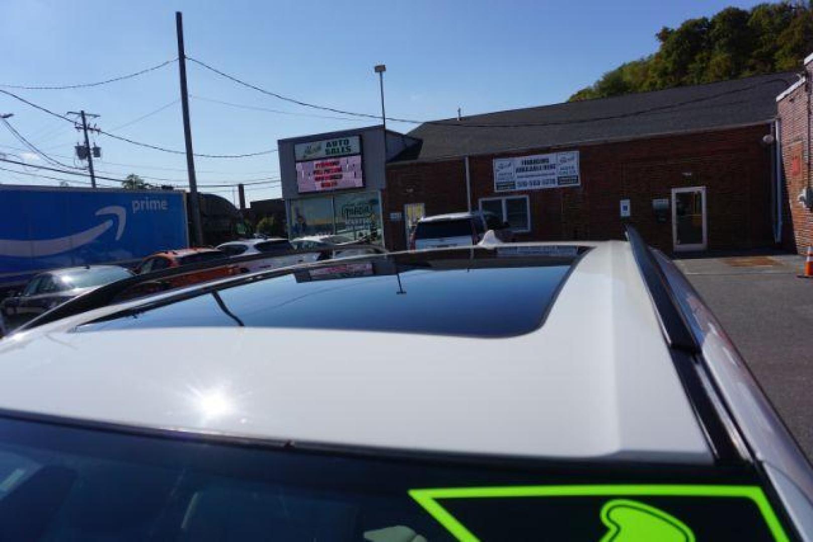 2012 Alpine White /Sand Beige BMW X5 xDrive50i (5UXZV8C59CL) with an 4.4L V-8 gasoline direct injection engine, located at 312 Centre Ave, Schuylkill Haven, PA, 17972, (570) 593-5278, 40.638130, -76.177383 - Photo#3