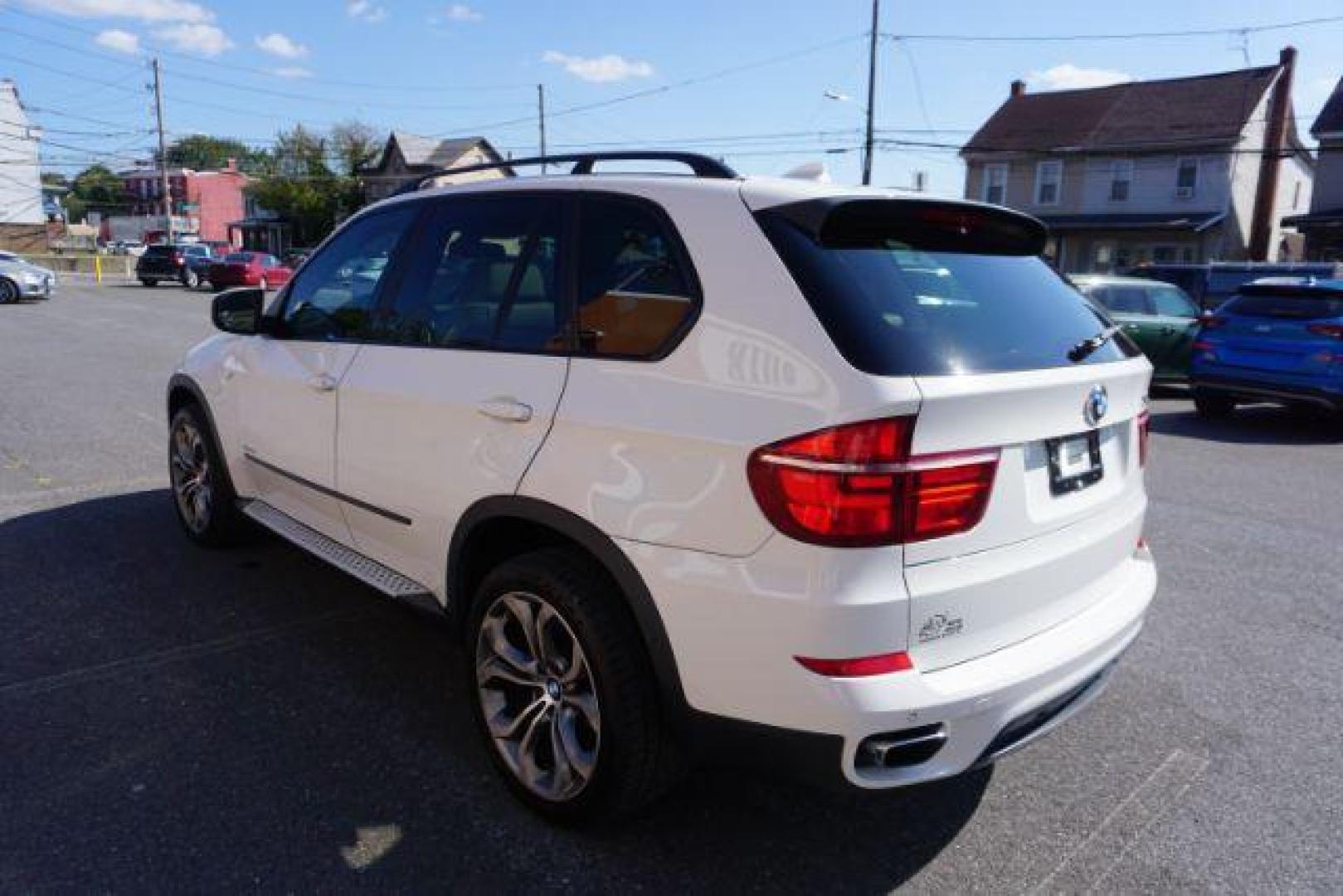 2012 Alpine White /Sand Beige BMW X5 xDrive50i (5UXZV8C59CL) with an 4.4L V-8 gasoline direct injection engine, located at 312 Centre Ave, Schuylkill Haven, PA, 17972, (570) 593-5278, 40.638130, -76.177383 - Photo#8
