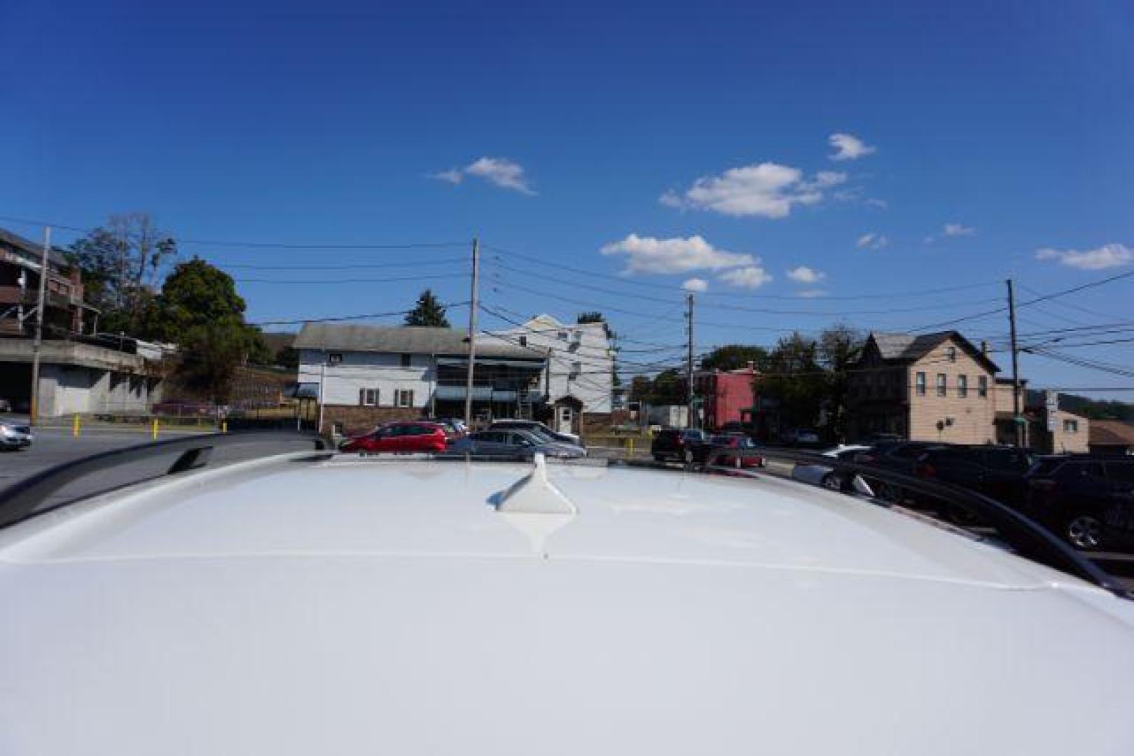 2012 Alpine White /Sand Beige BMW X5 xDrive50i (5UXZV8C59CL) with an 4.4L V-8 gasoline direct injection engine, located at 312 Centre Ave, Schuylkill Haven, PA, 17972, (570) 593-5278, 40.638130, -76.177383 - Photo#9