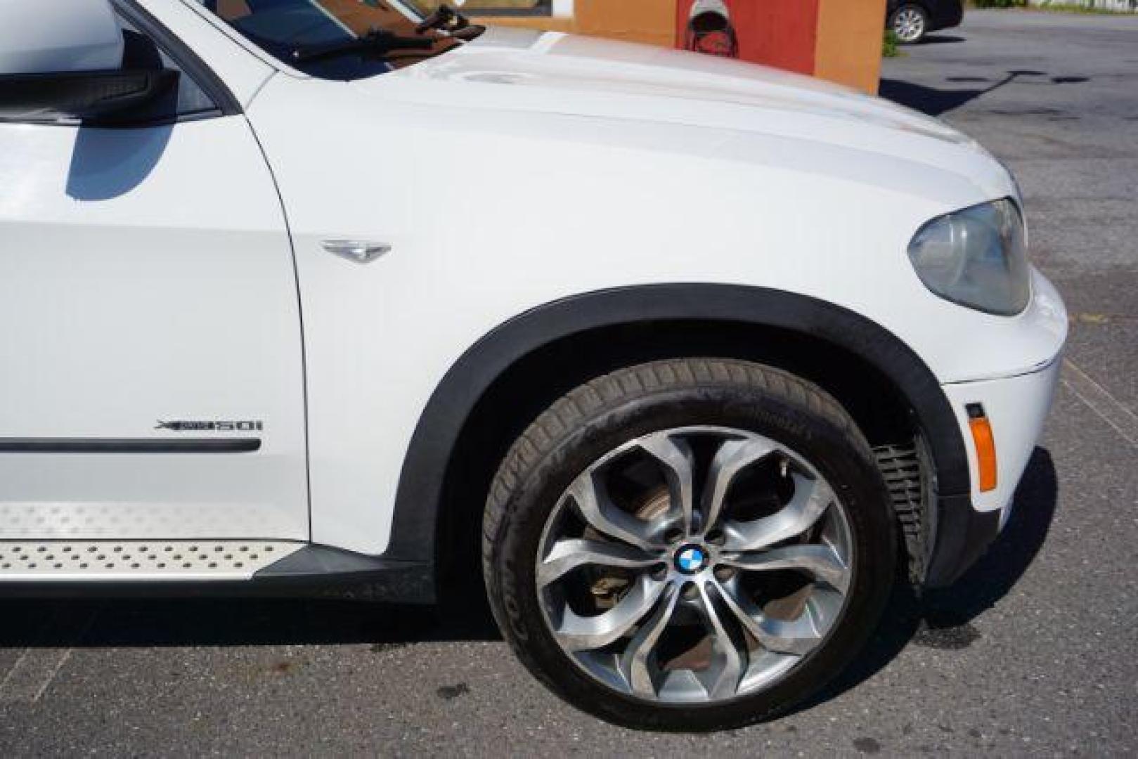 2012 Alpine White /Sand Beige BMW X5 xDrive50i (5UXZV8C59CL) with an 4.4L V-8 gasoline direct injection engine, located at 312 Centre Ave, Schuylkill Haven, PA, 17972, (570) 593-5278, 40.638130, -76.177383 - Photo#16