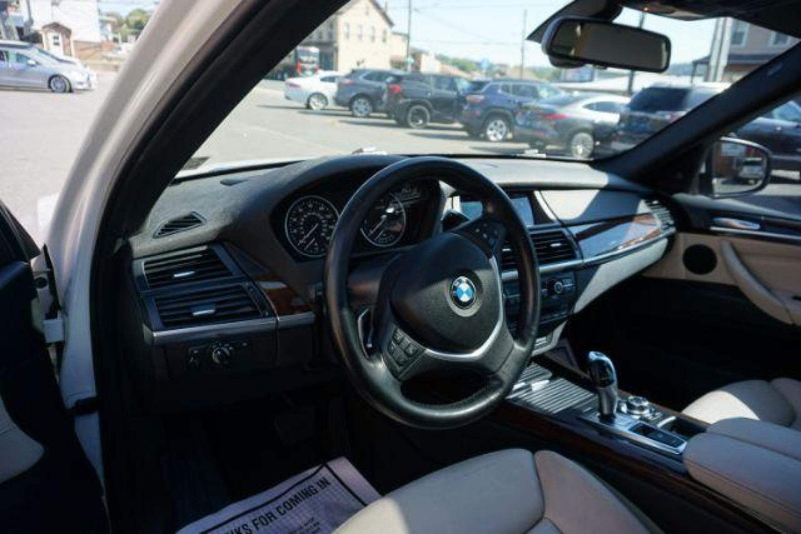 2012 Alpine White /Sand Beige BMW X5 xDrive50i (5UXZV8C59CL) with an 4.4L V-8 gasoline direct injection engine, located at 312 Centre Ave, Schuylkill Haven, PA, 17972, (570) 593-5278, 40.638130, -76.177383 - Photo#19