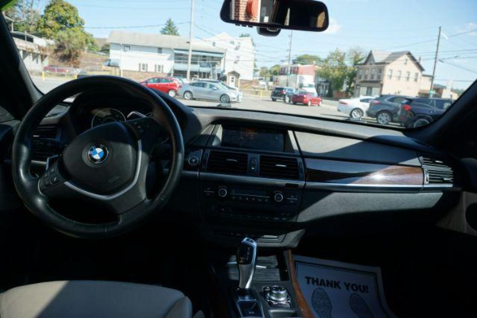 2012 Alpine White /Sand Beige BMW X5 xDrive50i (5UXZV8C59CL) with an 4.4L V-8 gasoline direct injection engine, located at 312 Centre Ave, Schuylkill Haven, PA, 17972, (570) 593-5278, 40.638130, -76.177383 - Photo#27