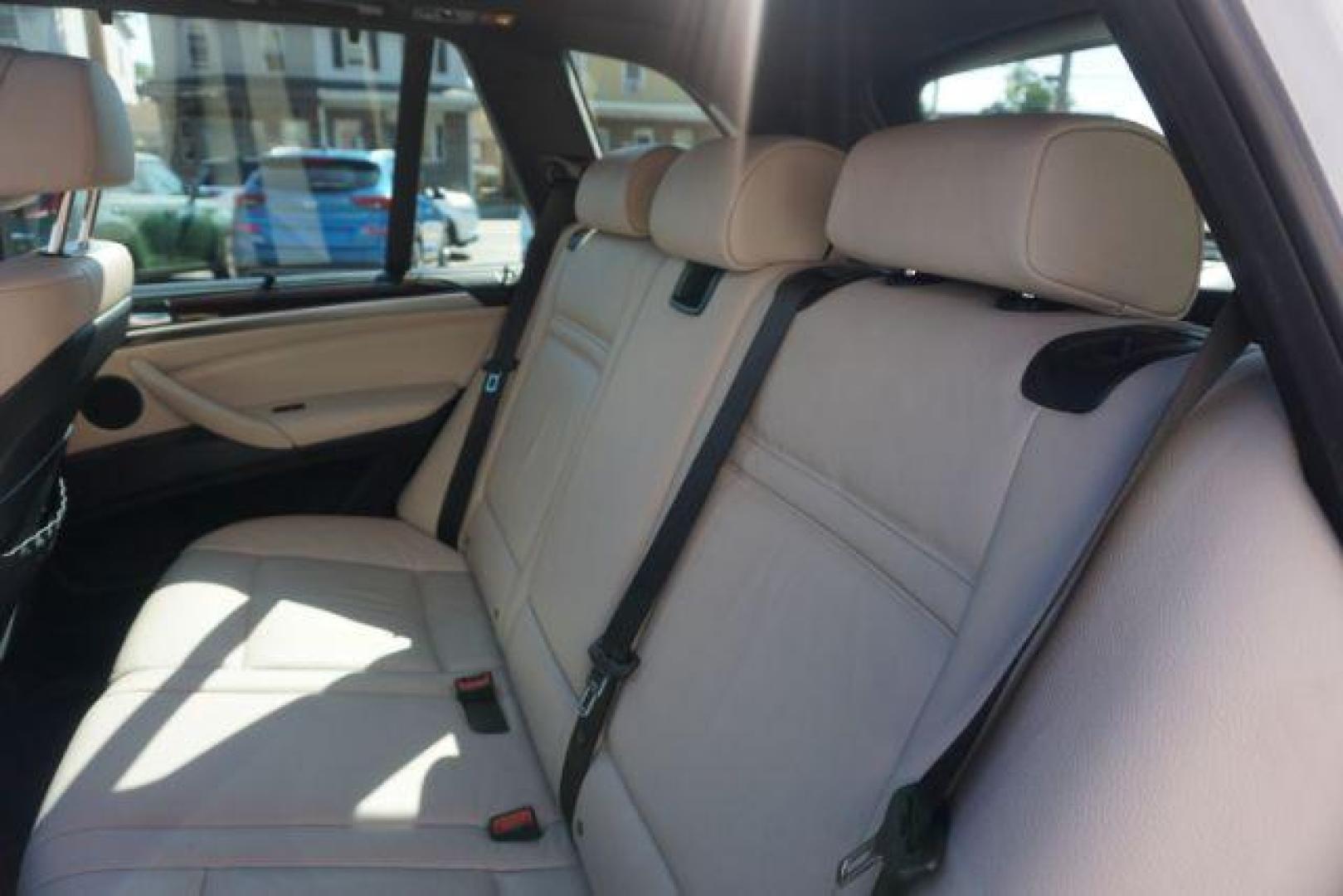 2012 Alpine White /Sand Beige BMW X5 xDrive50i (5UXZV8C59CL) with an 4.4L V-8 gasoline direct injection engine, located at 312 Centre Ave, Schuylkill Haven, PA, 17972, (570) 593-5278, 40.638130, -76.177383 - Photo#31