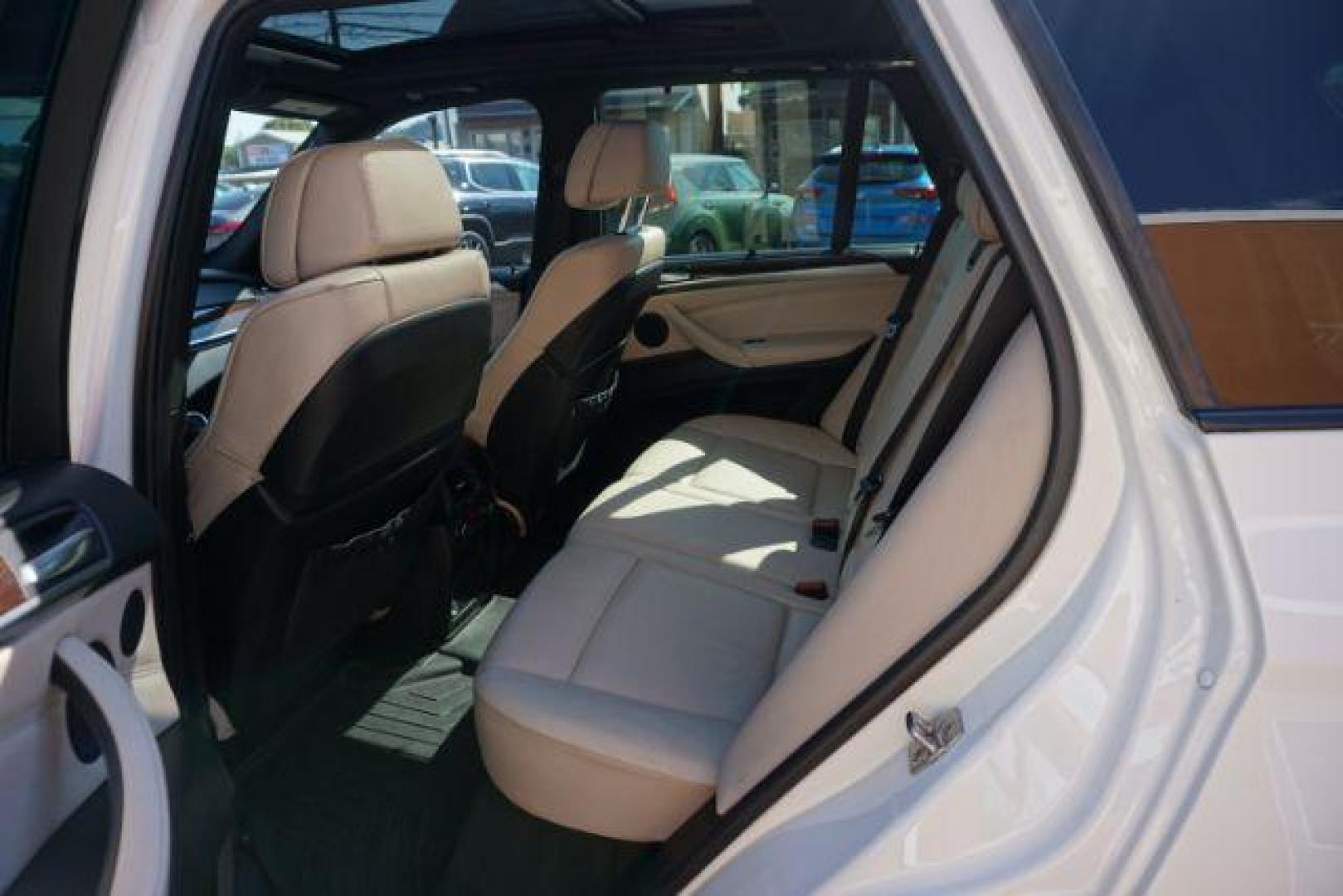 2012 Alpine White /Sand Beige BMW X5 xDrive50i (5UXZV8C59CL) with an 4.4L V-8 gasoline direct injection engine, located at 312 Centre Ave, Schuylkill Haven, PA, 17972, (570) 593-5278, 40.638130, -76.177383 - Photo#33