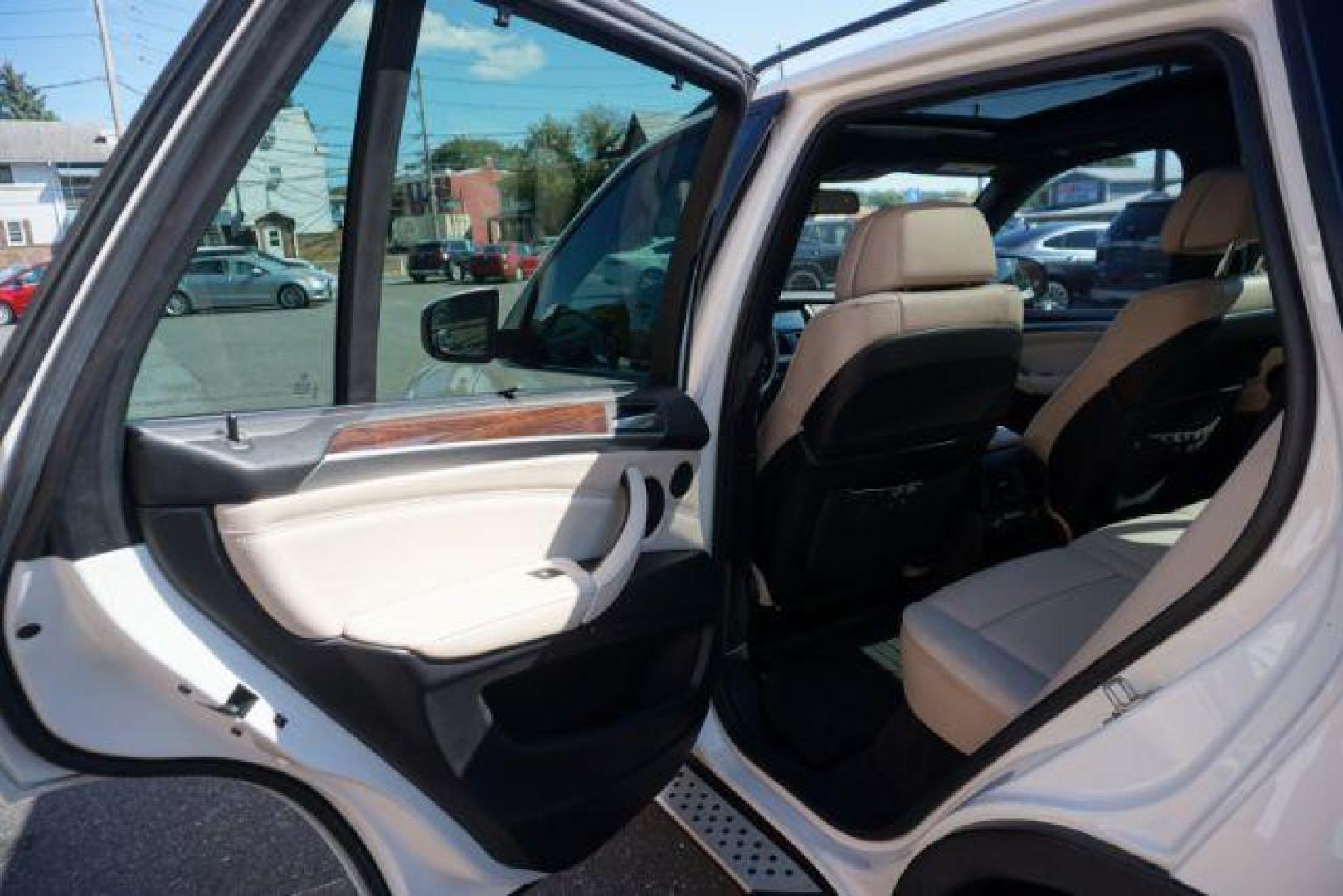 2012 Alpine White /Sand Beige BMW X5 xDrive50i (5UXZV8C59CL) with an 4.4L V-8 gasoline direct injection engine, located at 312 Centre Ave, Schuylkill Haven, PA, 17972, (570) 593-5278, 40.638130, -76.177383 - Photo#34