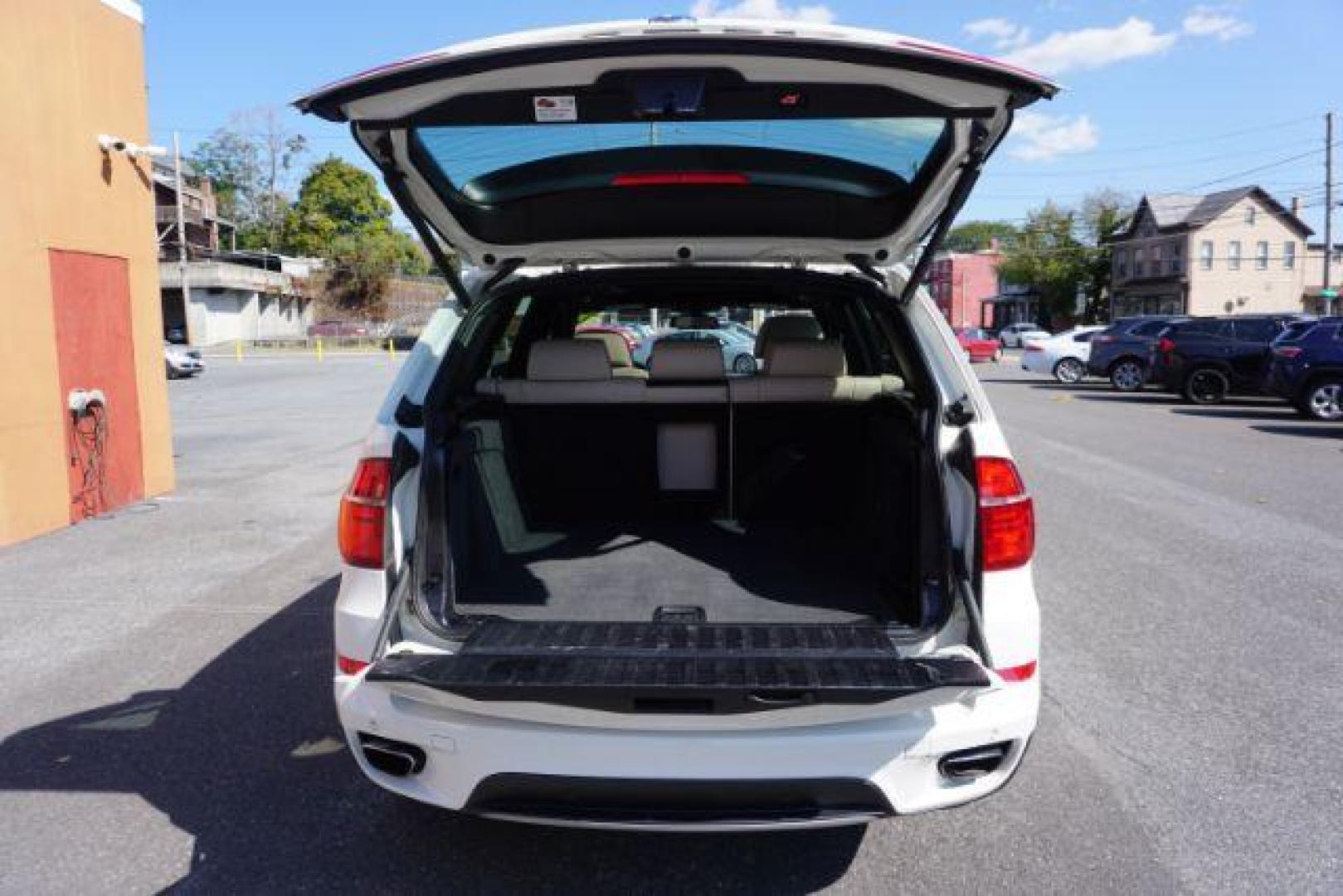 2012 Alpine White /Sand Beige BMW X5 xDrive50i (5UXZV8C59CL) with an 4.4L V-8 gasoline direct injection engine, located at 312 Centre Ave, Schuylkill Haven, PA, 17972, (570) 593-5278, 40.638130, -76.177383 - Photo#37