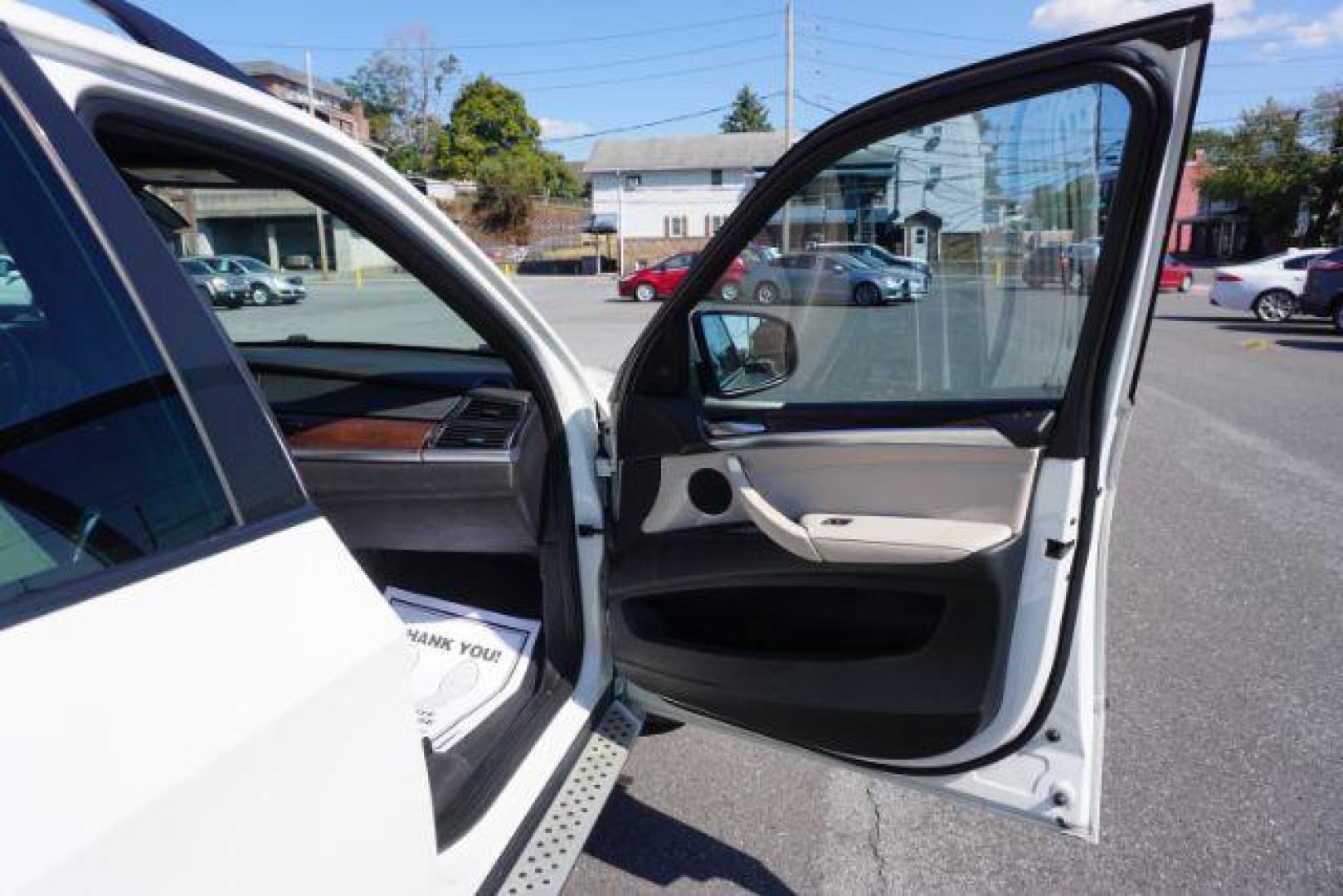2012 Alpine White /Sand Beige BMW X5 xDrive50i (5UXZV8C59CL) with an 4.4L V-8 gasoline direct injection engine, located at 312 Centre Ave, Schuylkill Haven, PA, 17972, (570) 593-5278, 40.638130, -76.177383 - Photo#47