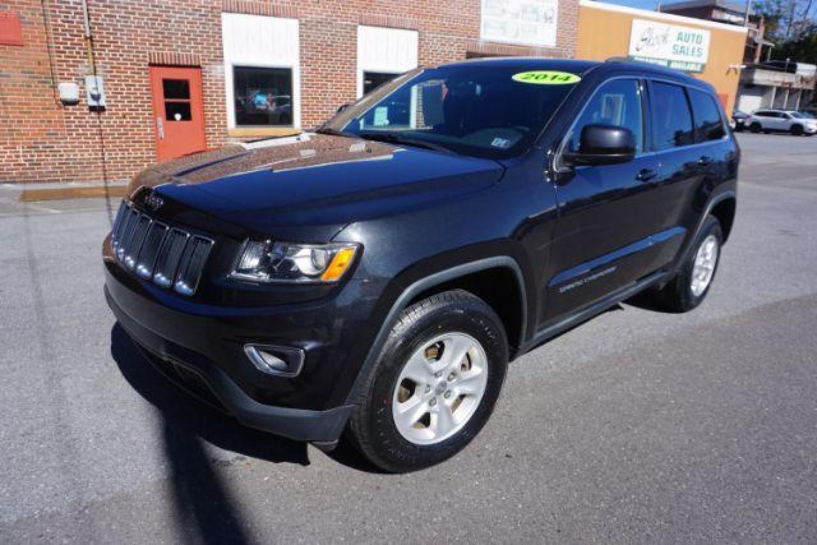 2014 Jeep Grand Cherokee Laredo 4WD (1C4RJFAG5EC) with an 3.6L V6 DOHC 24V engine, 5-Speed Automatic transmission, located at 312 Centre Ave, Schuylkill Haven, PA, 17972, (570) 593-5278, 40.638130, -76.177383 - Photo#3
