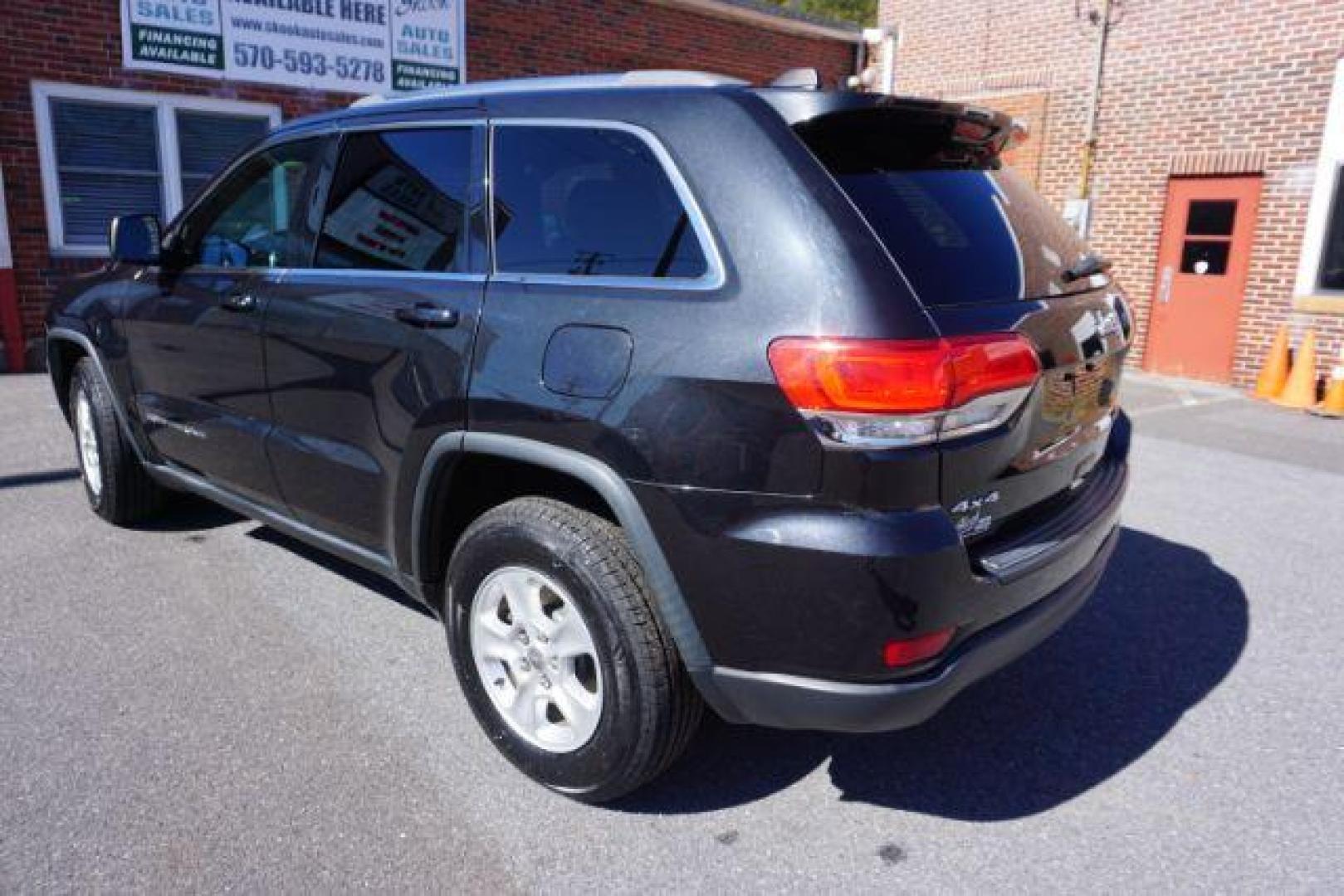 2014 Jeep Grand Cherokee Laredo 4WD (1C4RJFAG5EC) with an 3.6L V6 DOHC 24V engine, 5-Speed Automatic transmission, located at 312 Centre Ave, Schuylkill Haven, PA, 17972, (570) 593-5278, 40.638130, -76.177383 - Photo#9
