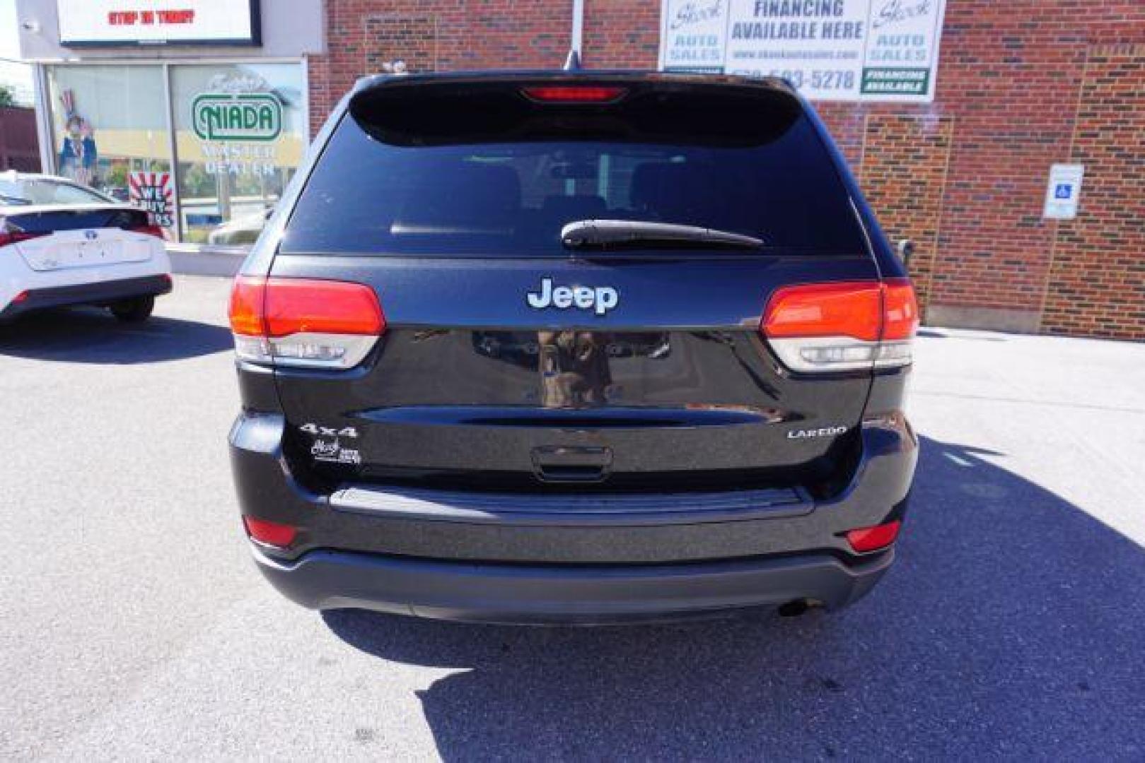 2014 Jeep Grand Cherokee Laredo 4WD (1C4RJFAG5EC) with an 3.6L V6 DOHC 24V engine, 5-Speed Automatic transmission, located at 312 Centre Ave, Schuylkill Haven, PA, 17972, (570) 593-5278, 40.638130, -76.177383 - Photo#10