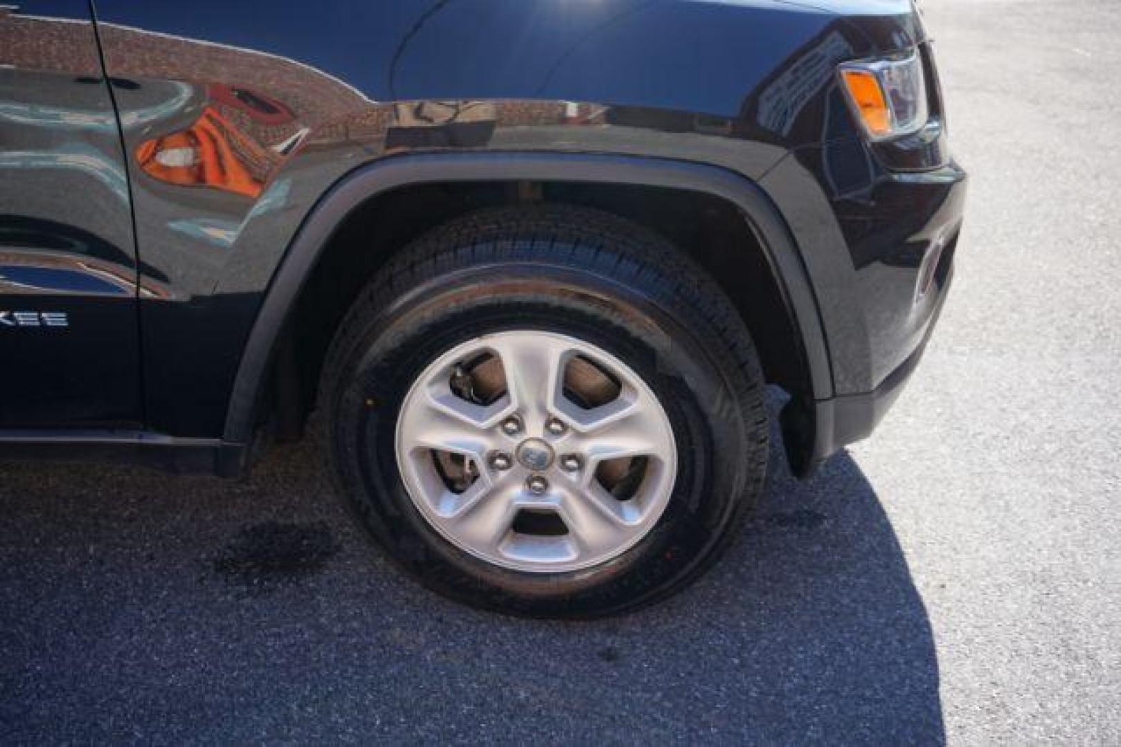 2014 Jeep Grand Cherokee Laredo 4WD (1C4RJFAG5EC) with an 3.6L V6 DOHC 24V engine, 5-Speed Automatic transmission, located at 312 Centre Ave, Schuylkill Haven, PA, 17972, (570) 593-5278, 40.638130, -76.177383 - Photo#17