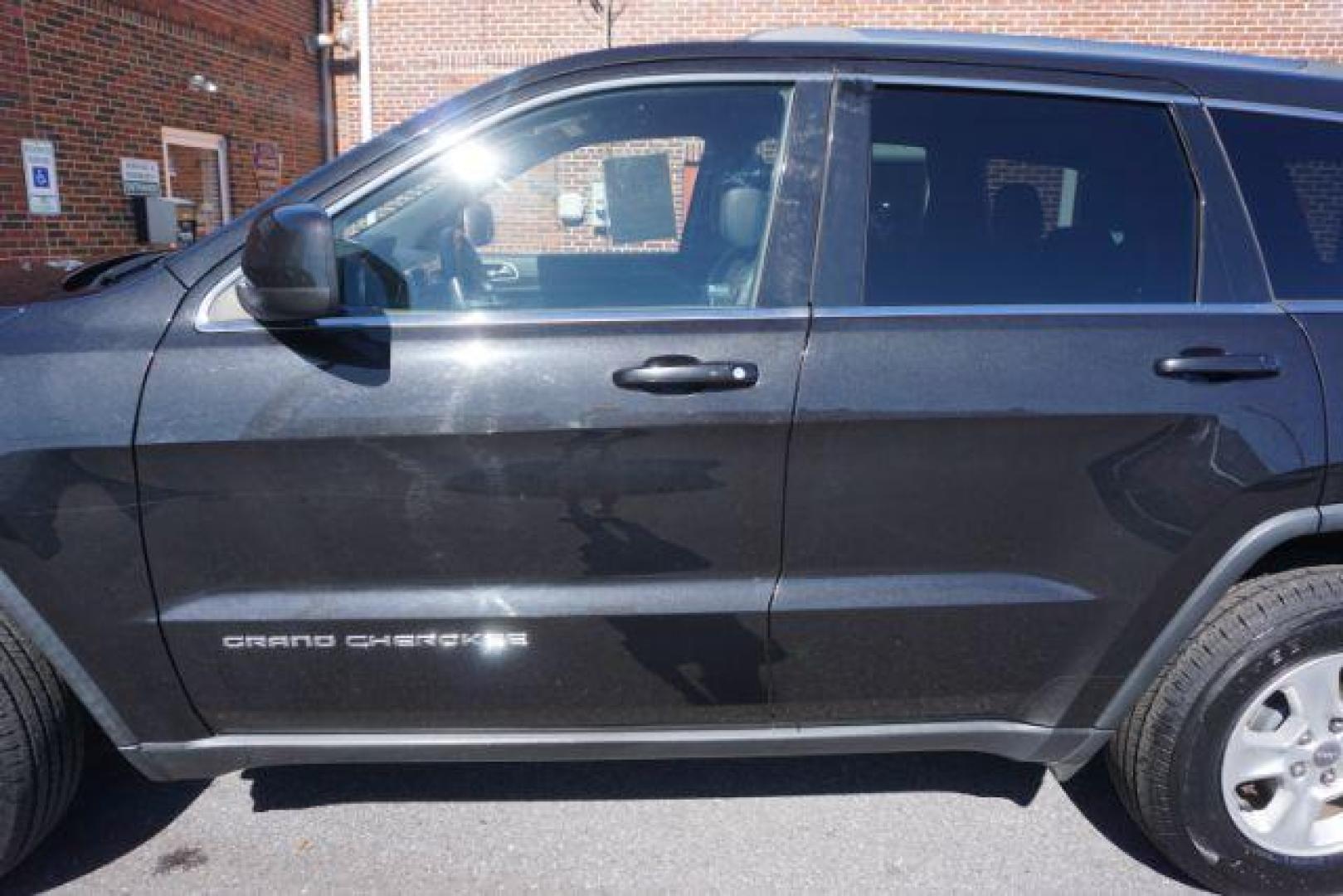 2014 Jeep Grand Cherokee Laredo 4WD (1C4RJFAG5EC) with an 3.6L V6 DOHC 24V engine, 5-Speed Automatic transmission, located at 312 Centre Ave, Schuylkill Haven, PA, 17972, (570) 593-5278, 40.638130, -76.177383 - Photo#39