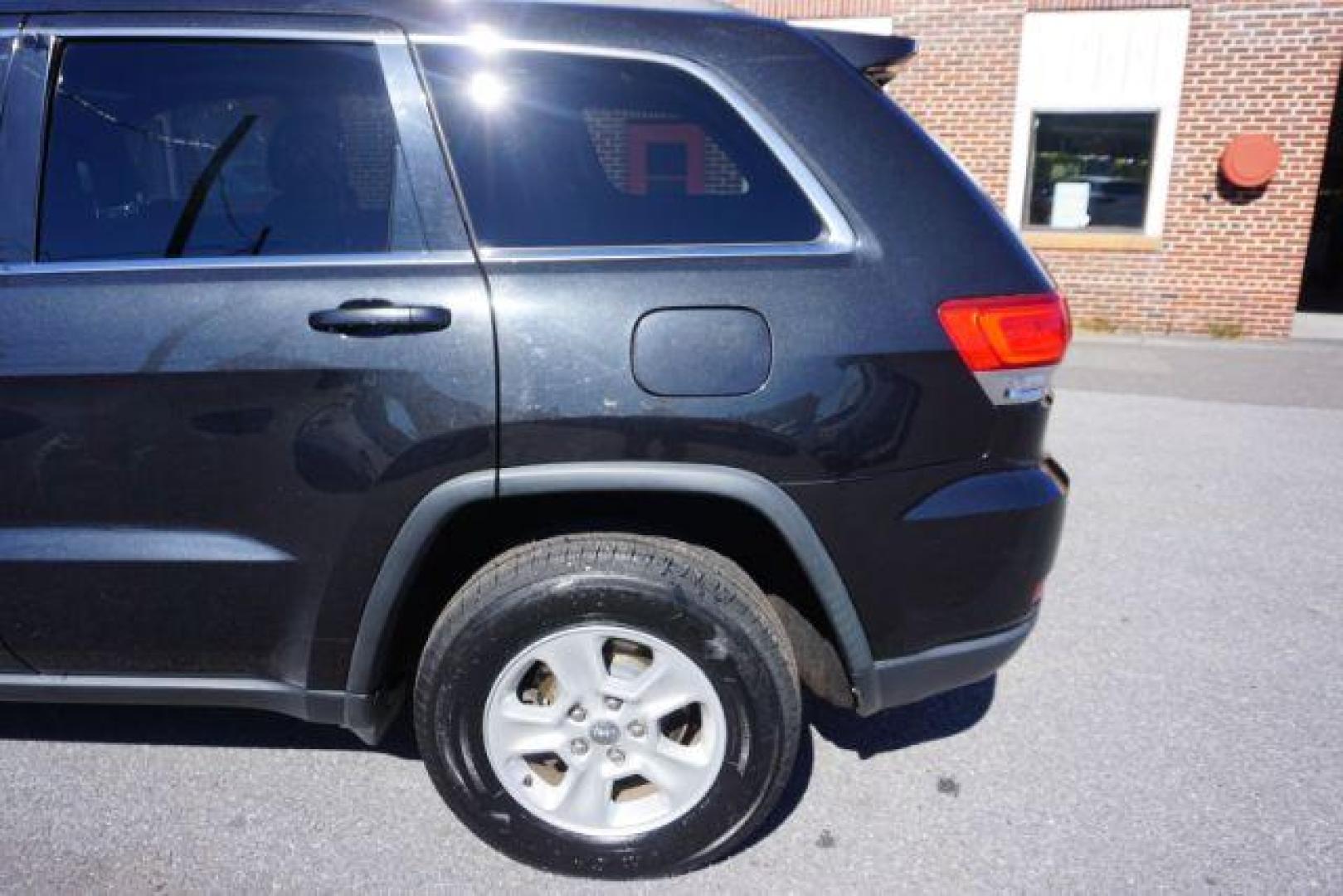 2014 Jeep Grand Cherokee Laredo 4WD (1C4RJFAG5EC) with an 3.6L V6 DOHC 24V engine, 5-Speed Automatic transmission, located at 312 Centre Ave, Schuylkill Haven, PA, 17972, (570) 593-5278, 40.638130, -76.177383 - Photo#40