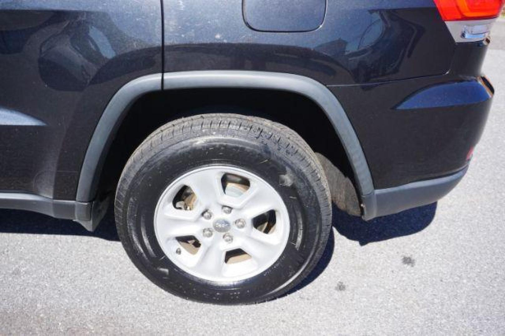 2014 Jeep Grand Cherokee Laredo 4WD (1C4RJFAG5EC) with an 3.6L V6 DOHC 24V engine, 5-Speed Automatic transmission, located at 312 Centre Ave, Schuylkill Haven, PA, 17972, (570) 593-5278, 40.638130, -76.177383 - Photo#41