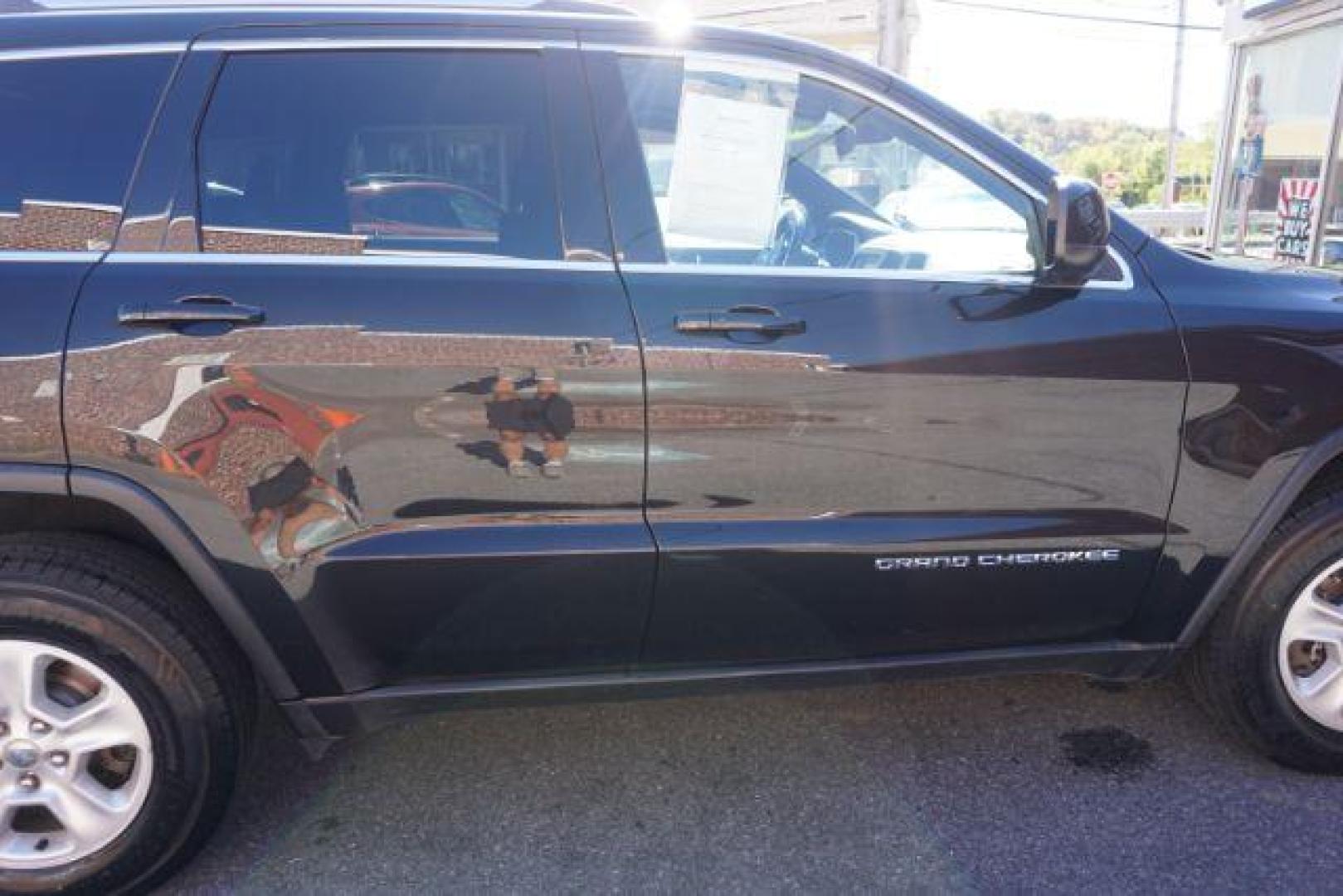 2014 Jeep Grand Cherokee Laredo 4WD (1C4RJFAG5EC) with an 3.6L V6 DOHC 24V engine, 5-Speed Automatic transmission, located at 312 Centre Ave, Schuylkill Haven, PA, 17972, (570) 593-5278, 40.638130, -76.177383 - Photo#48