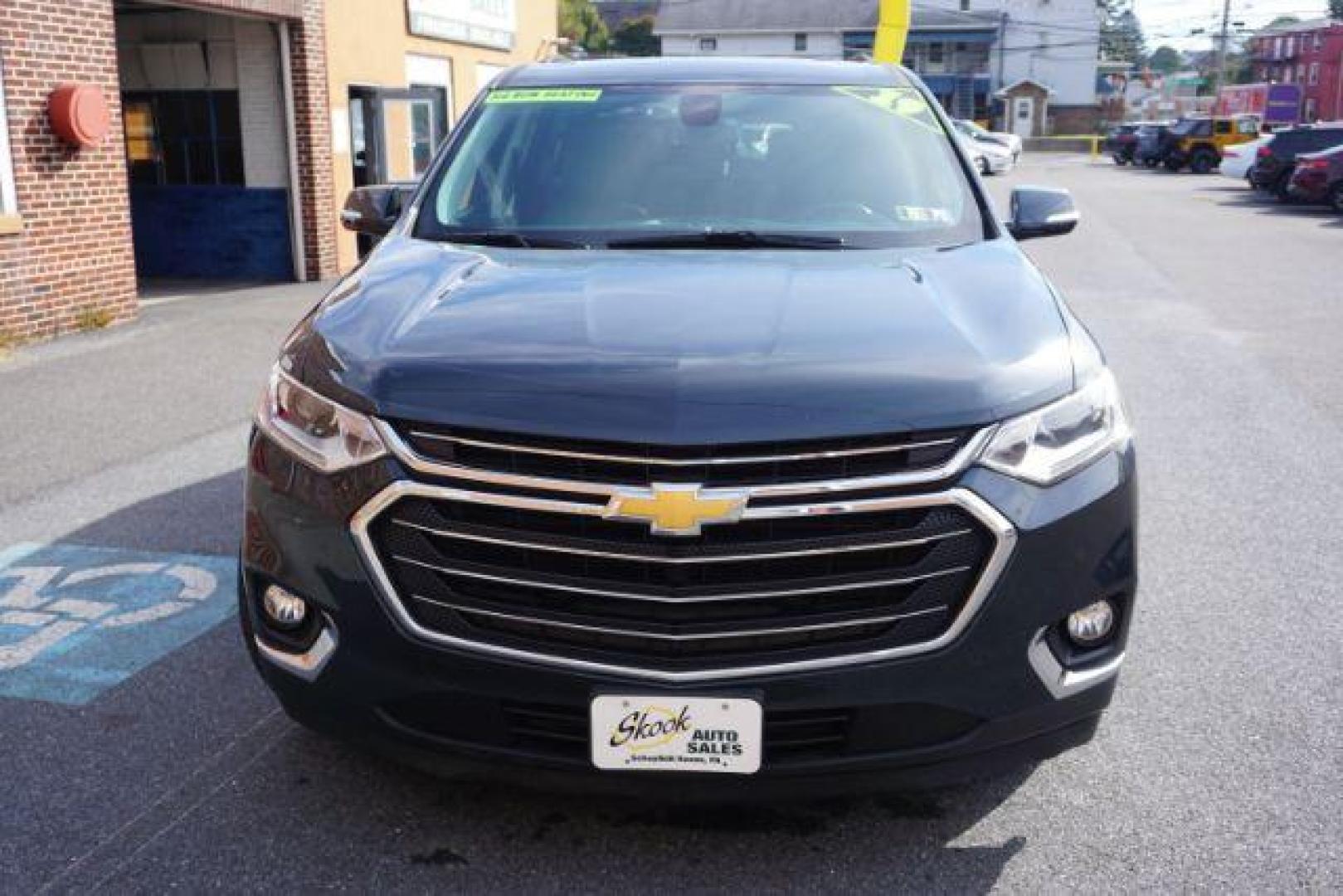 2019 Graphite Metallic /Dark Atmosphere/Medium Ash Gray Chevrolet Traverse 3LT (1GNEVHKW7KJ) with an 3.6L V-6 gasoline direct injection engine, located at 312 Centre Ave, Schuylkill Haven, PA, 17972, (570) 593-5278, 40.638130, -76.177383 - Photo#1