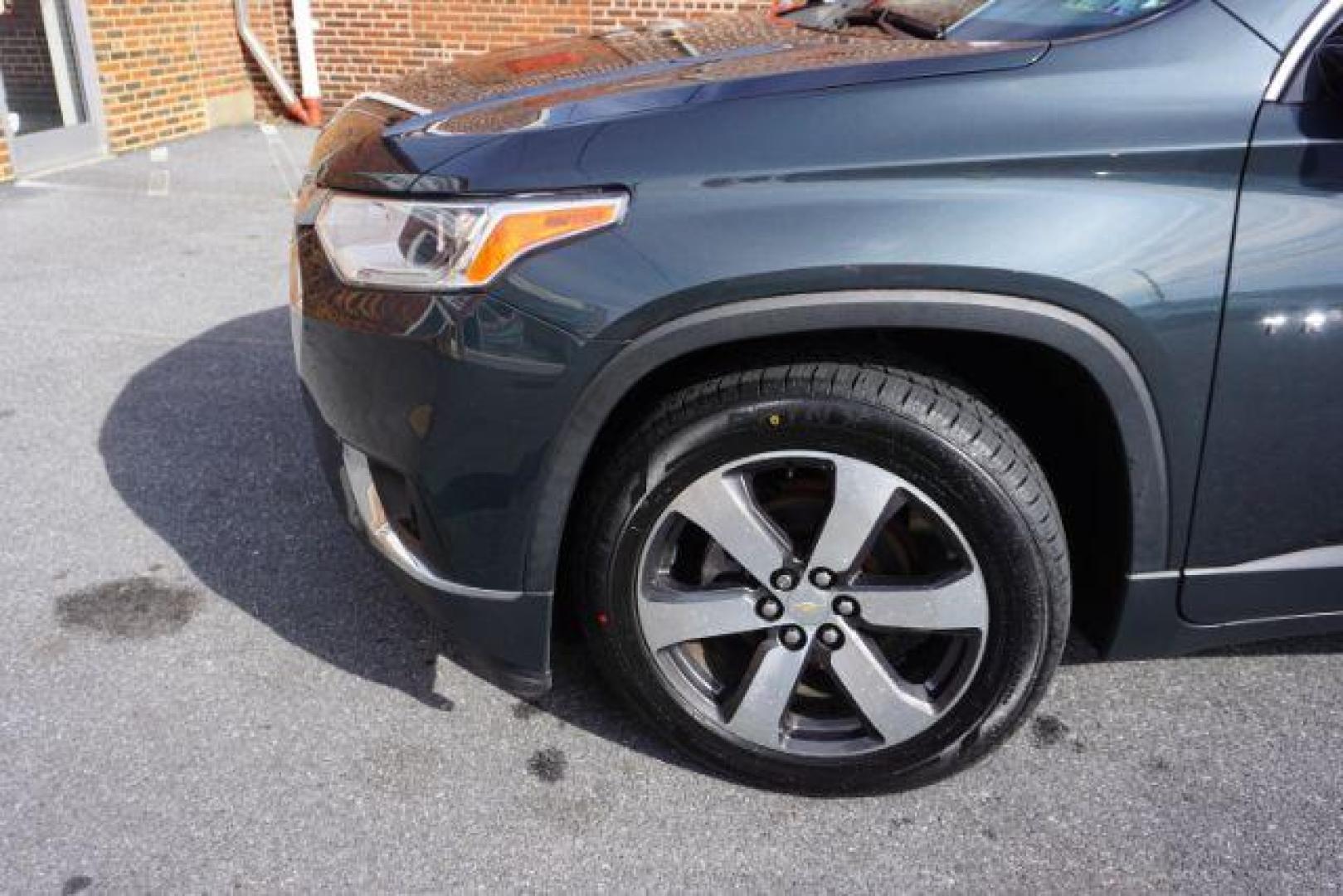 2019 Graphite Metallic /Dark Atmosphere/Medium Ash Gray Chevrolet Traverse 3LT (1GNEVHKW7KJ) with an 3.6L V-6 gasoline direct injection engine, located at 312 Centre Ave, Schuylkill Haven, PA, 17972, (570) 593-5278, 40.638130, -76.177383 - Photo#3