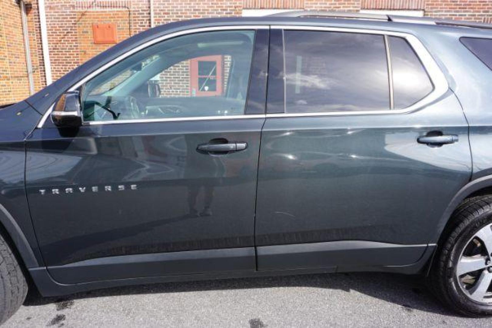 2019 Graphite Metallic /Dark Atmosphere/Medium Ash Gray Chevrolet Traverse 3LT (1GNEVHKW7KJ) with an 3.6L V-6 gasoline direct injection engine, located at 312 Centre Ave, Schuylkill Haven, PA, 17972, (570) 593-5278, 40.638130, -76.177383 - Photo#4