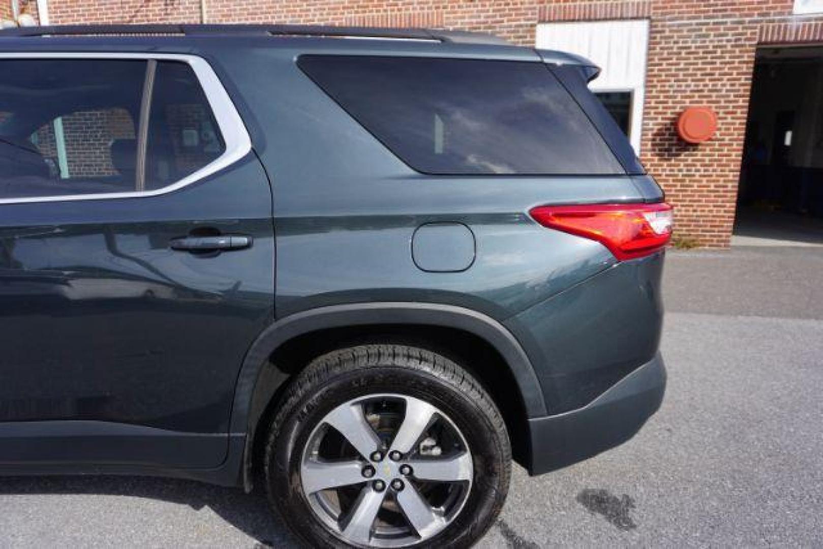 2019 Graphite Metallic /Dark Atmosphere/Medium Ash Gray Chevrolet Traverse 3LT (1GNEVHKW7KJ) with an 3.6L V-6 gasoline direct injection engine, located at 312 Centre Ave, Schuylkill Haven, PA, 17972, (570) 593-5278, 40.638130, -76.177383 - Photo#5