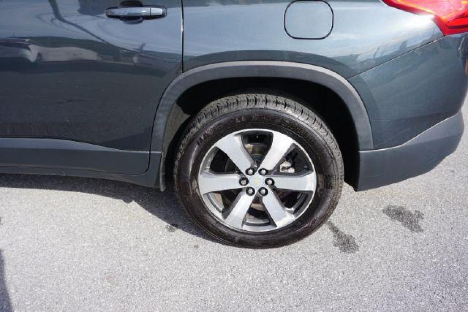 2019 Graphite Metallic /Dark Atmosphere/Medium Ash Gray Chevrolet Traverse 3LT (1GNEVHKW7KJ) with an 3.6L V-6 gasoline direct injection engine, located at 312 Centre Ave, Schuylkill Haven, PA, 17972, (570) 593-5278, 40.638130, -76.177383 - Photo#6