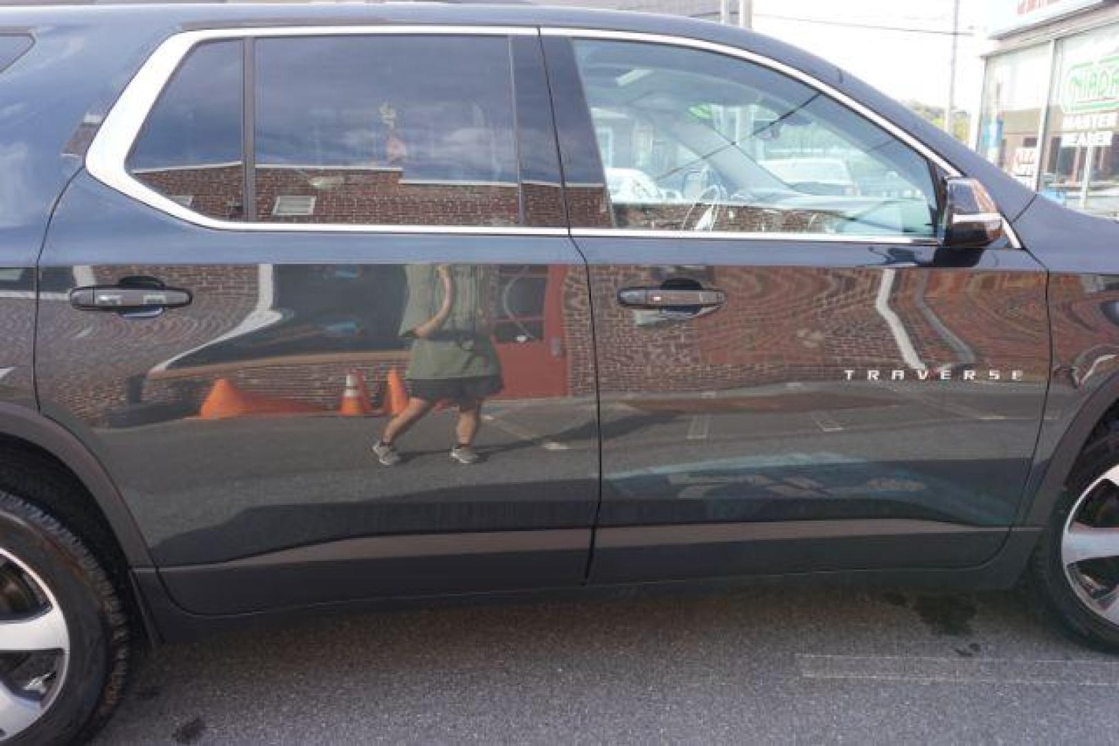 2019 Graphite Metallic /Dark Atmosphere/Medium Ash Gray Chevrolet Traverse 3LT (1GNEVHKW7KJ) with an 3.6L V-6 gasoline direct injection engine, located at 312 Centre Ave, Schuylkill Haven, PA, 17972, (570) 593-5278, 40.638130, -76.177383 - Photo#14