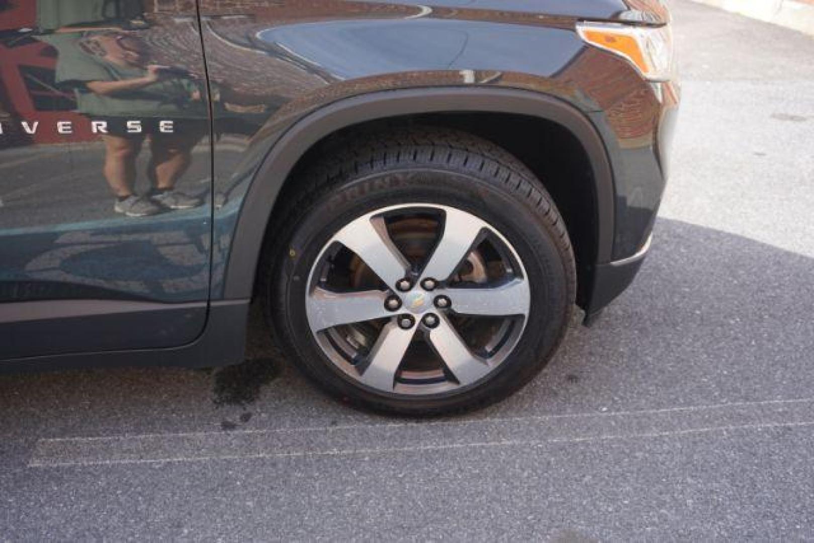 2019 Graphite Metallic /Dark Atmosphere/Medium Ash Gray Chevrolet Traverse 3LT (1GNEVHKW7KJ) with an 3.6L V-6 gasoline direct injection engine, located at 312 Centre Ave, Schuylkill Haven, PA, 17972, (570) 593-5278, 40.638130, -76.177383 - Photo#16