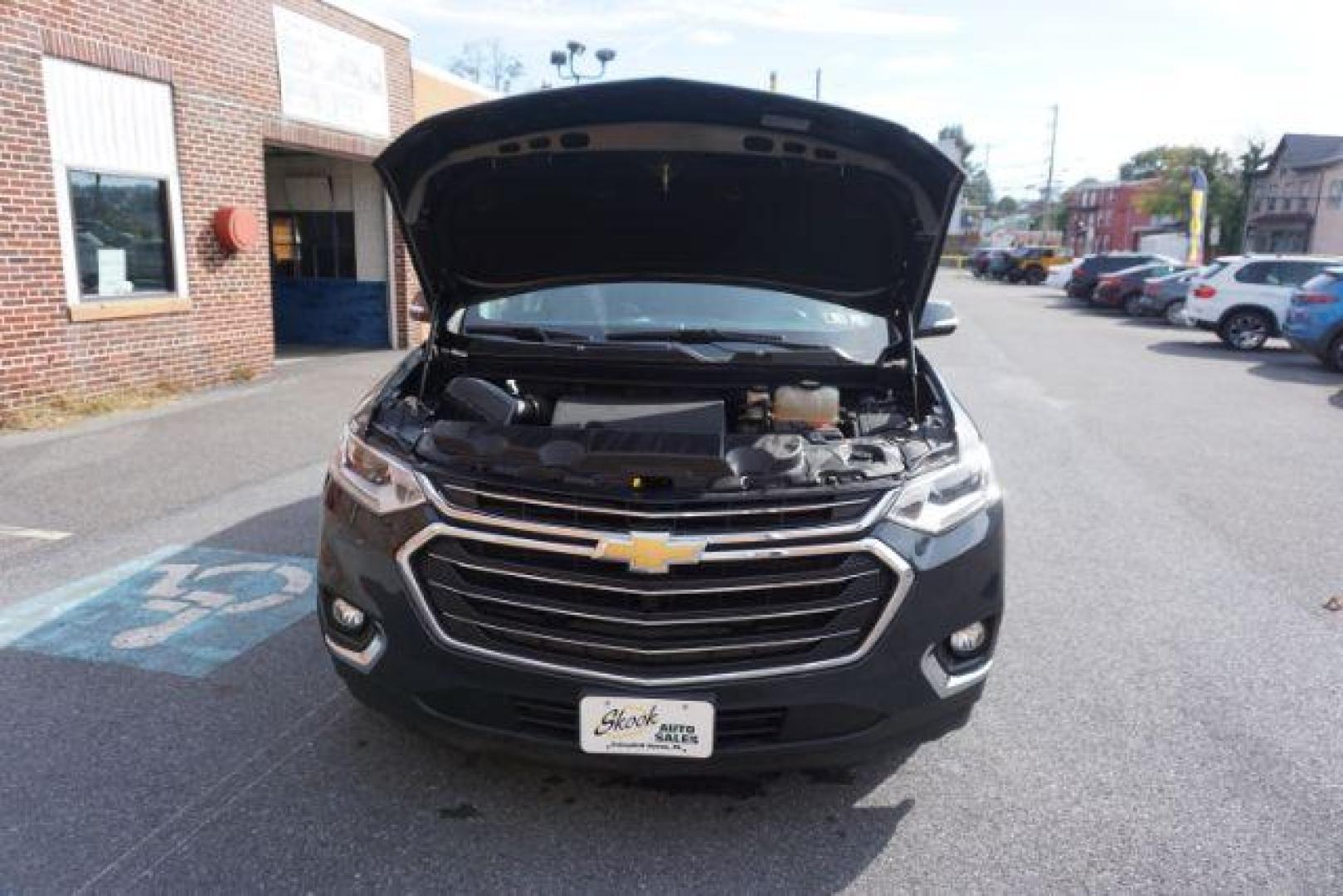 2019 Graphite Metallic /Dark Atmosphere/Medium Ash Gray Chevrolet Traverse 3LT (1GNEVHKW7KJ) with an 3.6L V-6 gasoline direct injection engine, located at 312 Centre Ave, Schuylkill Haven, PA, 17972, (570) 593-5278, 40.638130, -76.177383 - Photo#18