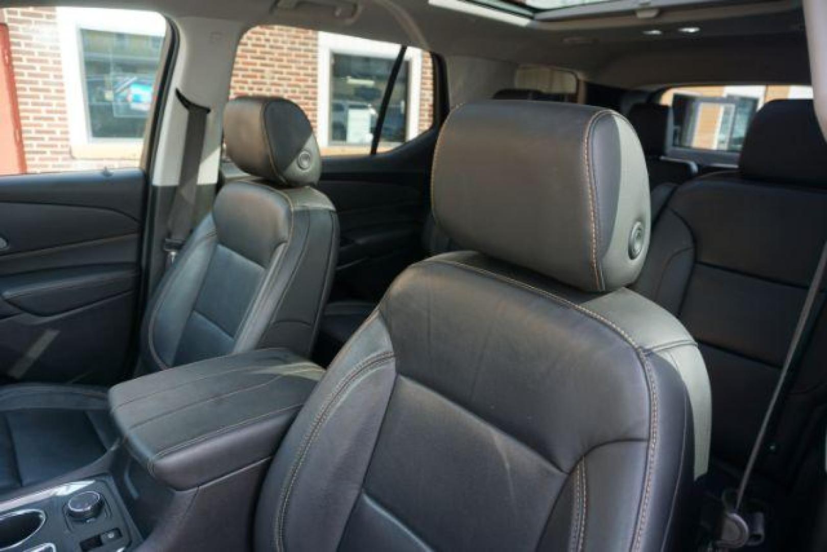 2019 Graphite Metallic /Dark Atmosphere/Medium Ash Gray Chevrolet Traverse 3LT (1GNEVHKW7KJ) with an 3.6L V-6 gasoline direct injection engine, located at 312 Centre Ave, Schuylkill Haven, PA, 17972, (570) 593-5278, 40.638130, -76.177383 - Photo#20