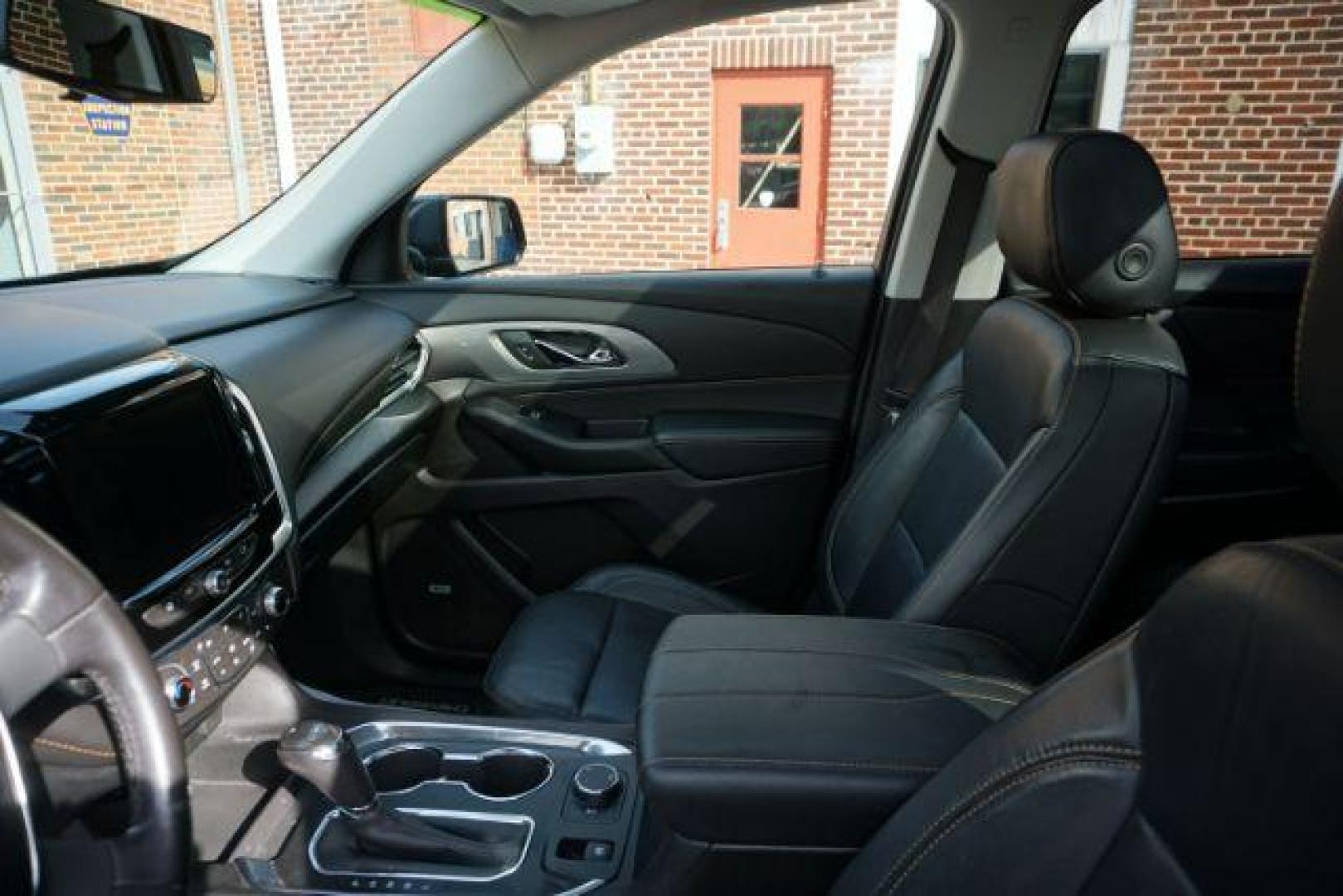 2019 Graphite Metallic /Dark Atmosphere/Medium Ash Gray Chevrolet Traverse 3LT (1GNEVHKW7KJ) with an 3.6L V-6 gasoline direct injection engine, located at 312 Centre Ave, Schuylkill Haven, PA, 17972, (570) 593-5278, 40.638130, -76.177383 - Photo#21