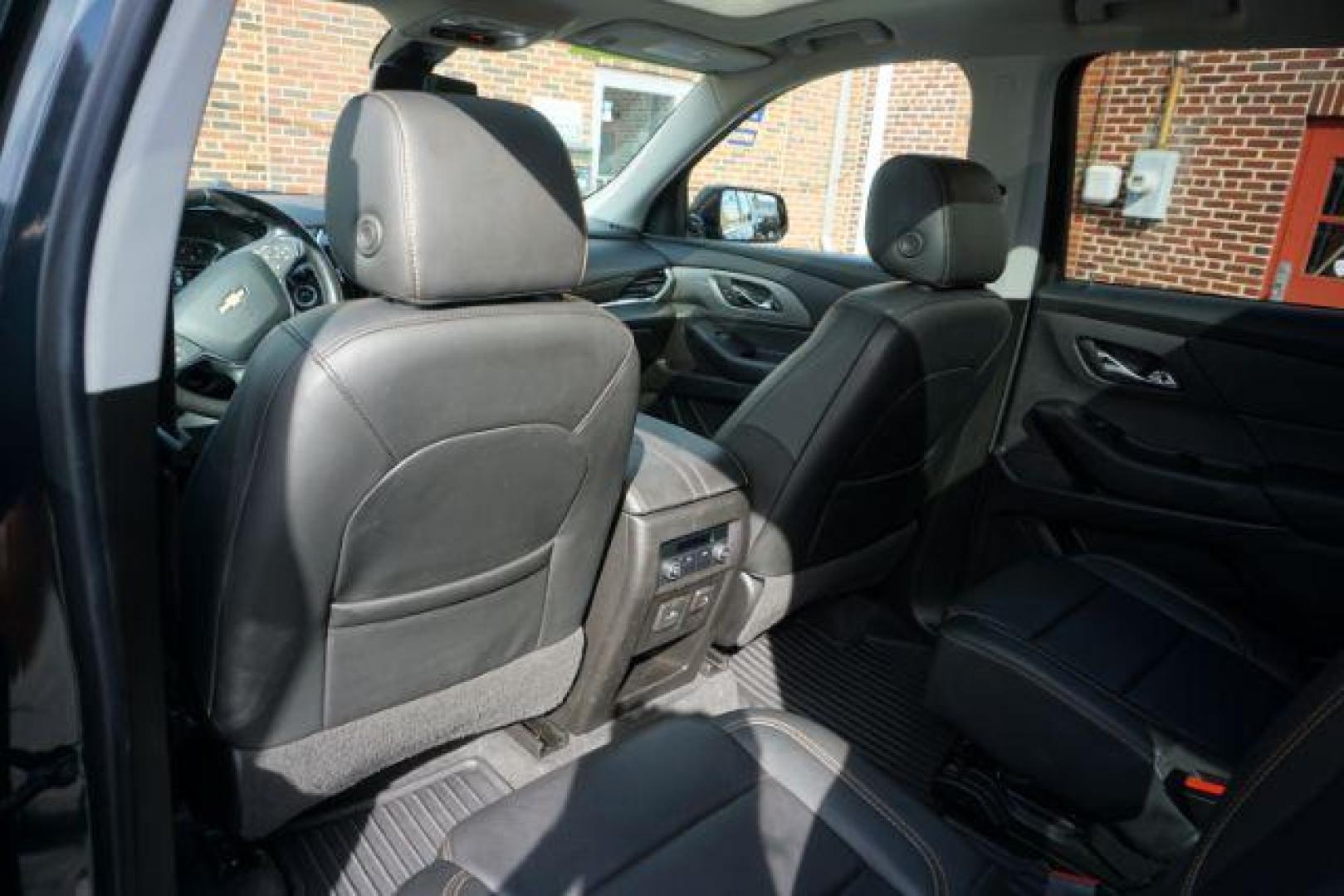2019 Graphite Metallic /Dark Atmosphere/Medium Ash Gray Chevrolet Traverse 3LT (1GNEVHKW7KJ) with an 3.6L V-6 gasoline direct injection engine, located at 312 Centre Ave, Schuylkill Haven, PA, 17972, (570) 593-5278, 40.638130, -76.177383 - Photo#31