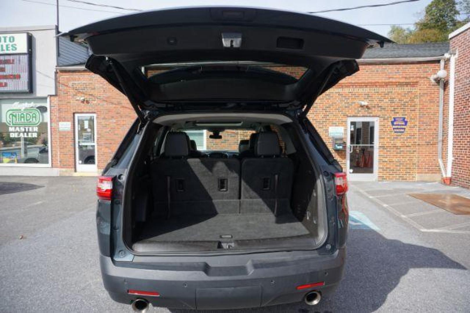 2019 Graphite Metallic /Dark Atmosphere/Medium Ash Gray Chevrolet Traverse 3LT (1GNEVHKW7KJ) with an 3.6L V-6 gasoline direct injection engine, located at 312 Centre Ave, Schuylkill Haven, PA, 17972, (570) 593-5278, 40.638130, -76.177383 - Photo#38