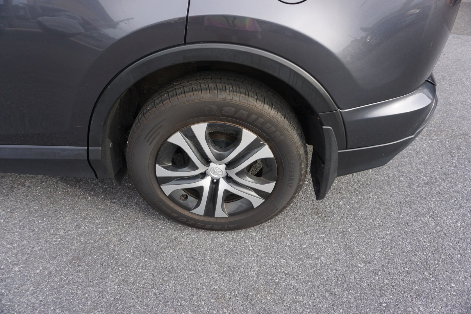 2017 Magnetic Gray Metallic /Black TOYOTA RAV4 LE (JTMBFREV2HD) with an 2.5L I-4 DOHC engine, located at 312 Centre Ave, Schuylkill Haven, PA, 17972, (570) 593-5278, 40.638130, -76.177383 - Photo#6
