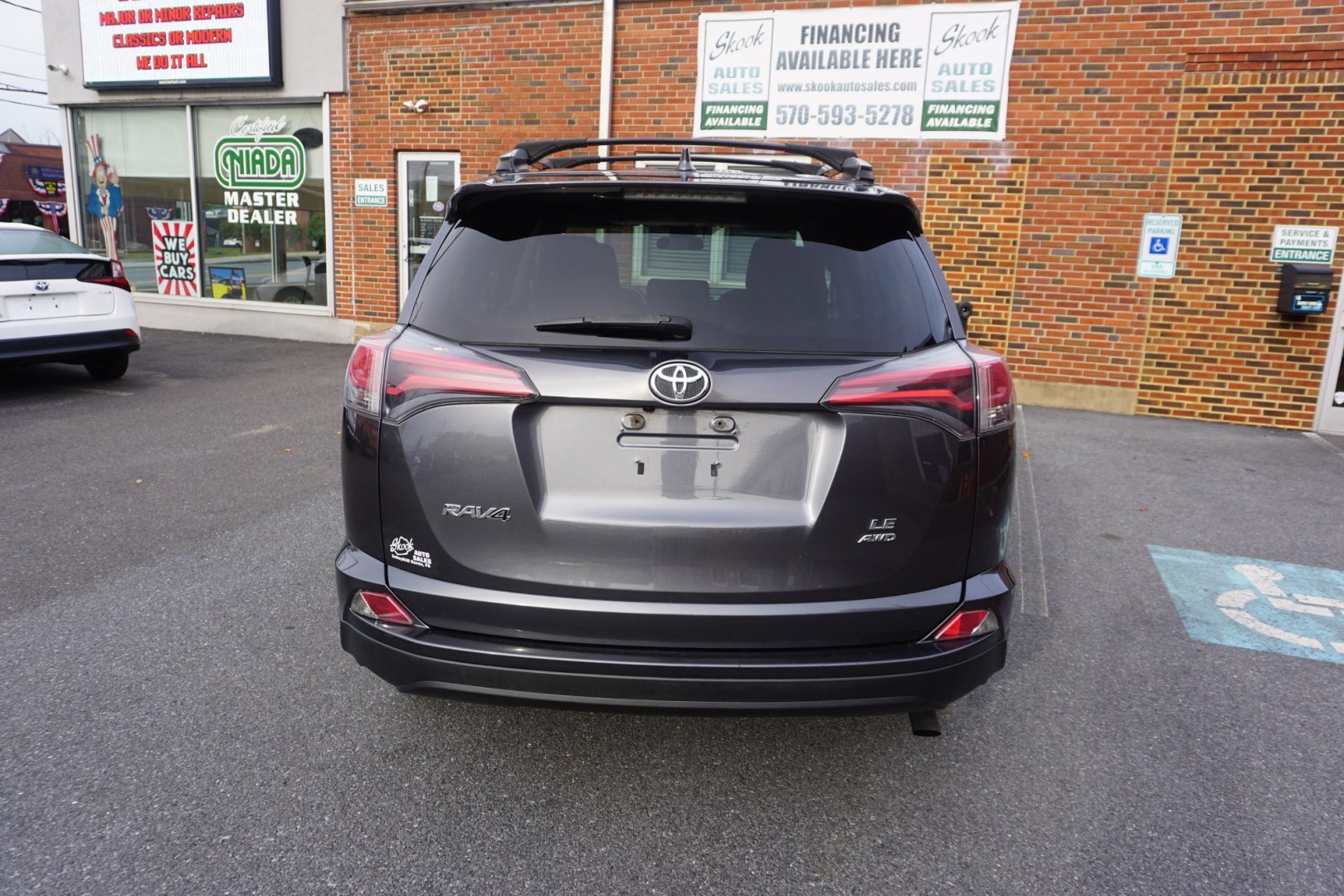 2017 Magnetic Gray Metallic /Black TOYOTA RAV4 LE (JTMBFREV2HD) with an 2.5L I-4 DOHC engine, located at 312 Centre Ave, Schuylkill Haven, PA, 17972, (570) 593-5278, 40.638130, -76.177383 - Photo#7