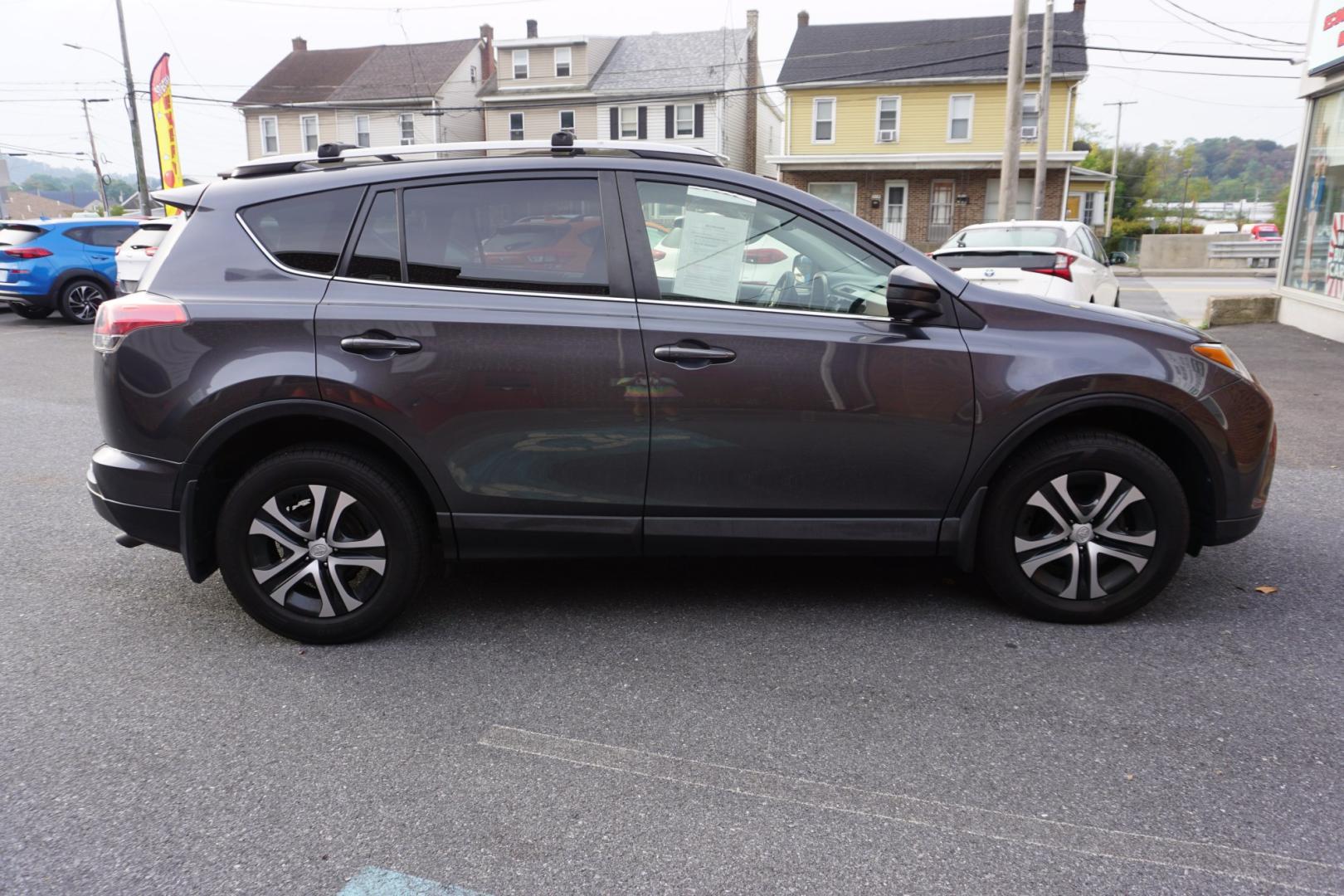 2017 MAGNETIC GRAY METALL TOYOTA RAV4 LE (JTMBFREV2HD) with an 2.5L I4 F DOHC 16V engine, AUTOMATIC transmission, located at 312 Centre Ave, Schuylkill Haven, PA, 17972, (570) 593-5278, 40.638130, -76.177383- Photo#9