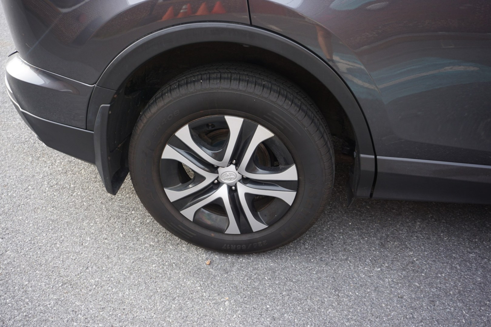 2017 Magnetic Gray Metallic /Black TOYOTA RAV4 LE (JTMBFREV2HD) with an 2.5L I-4 DOHC engine, located at 312 Centre Ave, Schuylkill Haven, PA, 17972, (570) 593-5278, 40.638130, -76.177383 - Photo#14