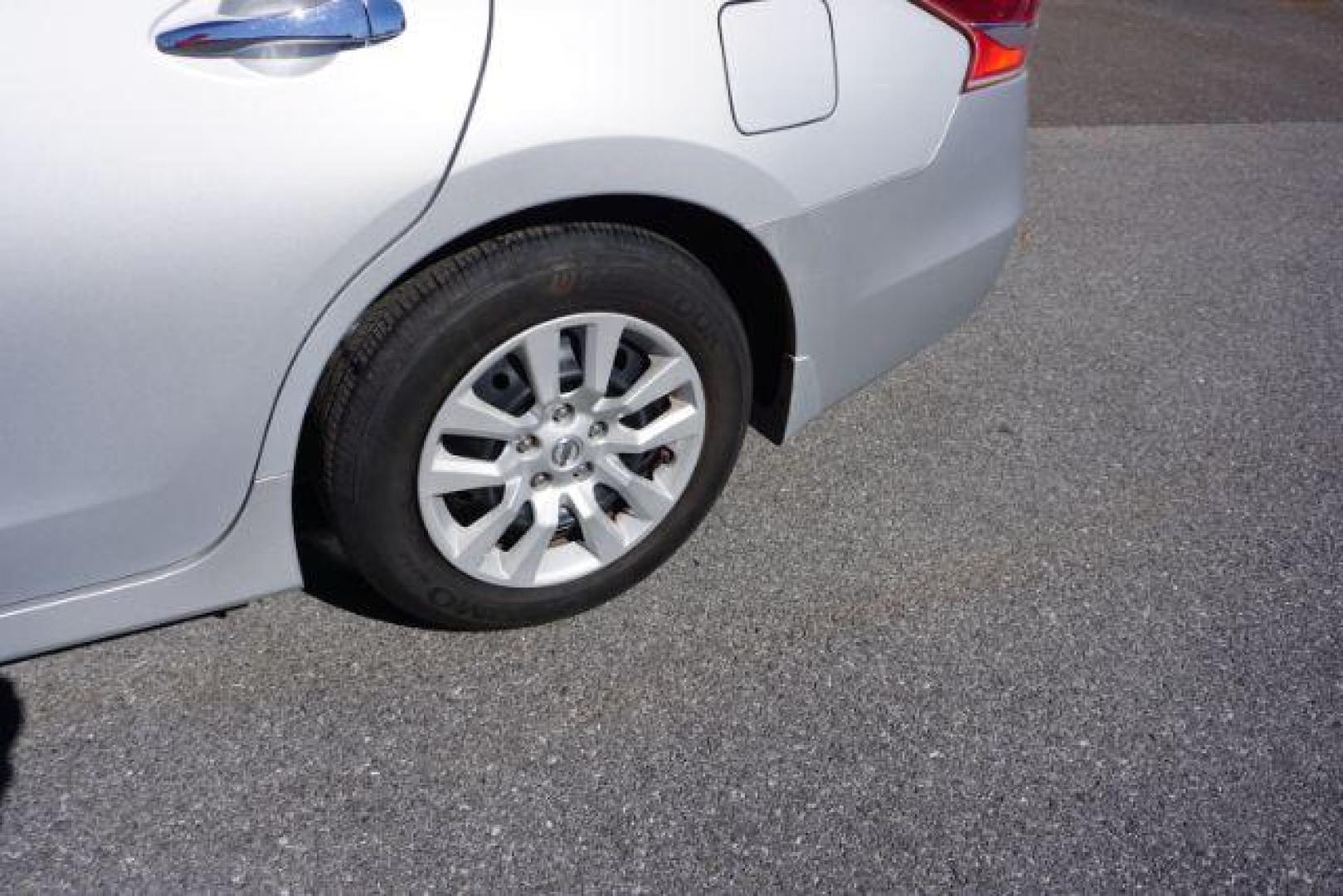 2015 Brilliant Silver /Charcoal Nissan Altima 2.5 S (1N4AL3AP6FN) with an 2.5L I-4 DOHC engine, located at 312 Centre Ave, Schuylkill Haven, PA, 17972, (570) 593-5278, 40.638130, -76.177383 - Photo#8