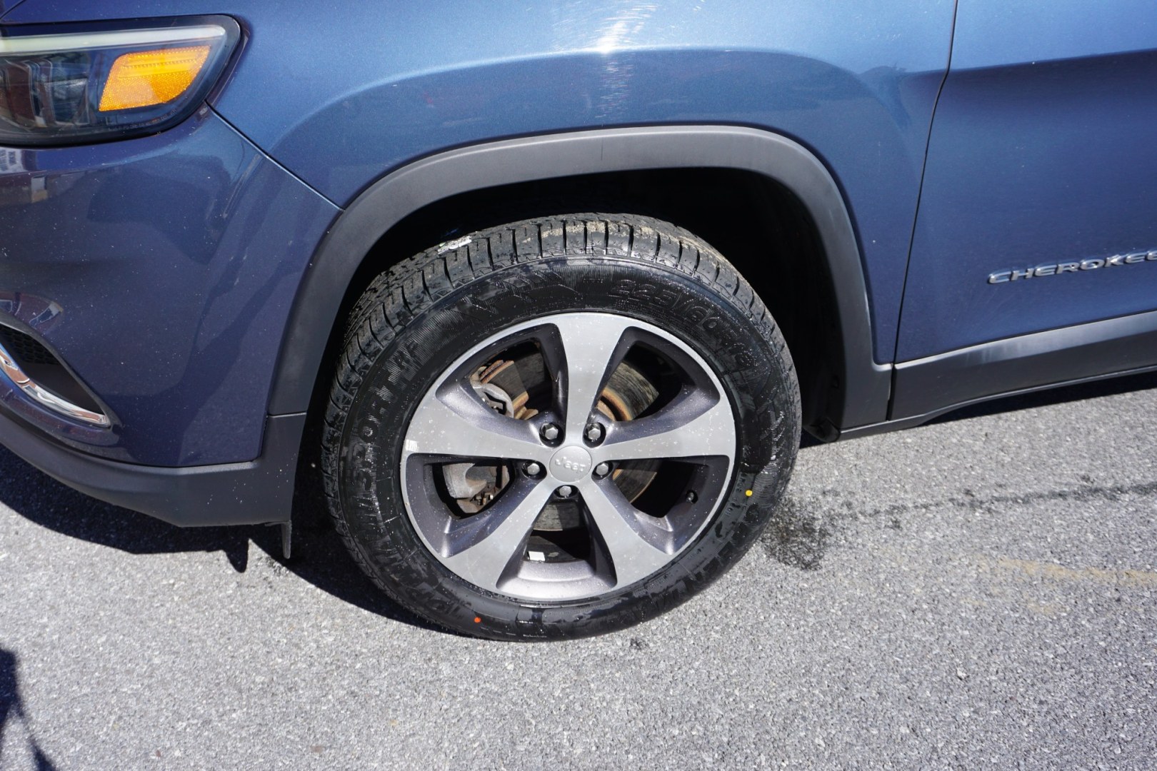 2020 BLUE SHADE PEARL JEEP CHEROKEE LIMITED (1C4PJMDX9LD) with an 3.2L V6 engine, AUTOMATIC transmission, located at 312 Centre Ave, Schuylkill Haven, PA, 17972, (570) 593-5278, 40.638130, -76.177383- Photo#5