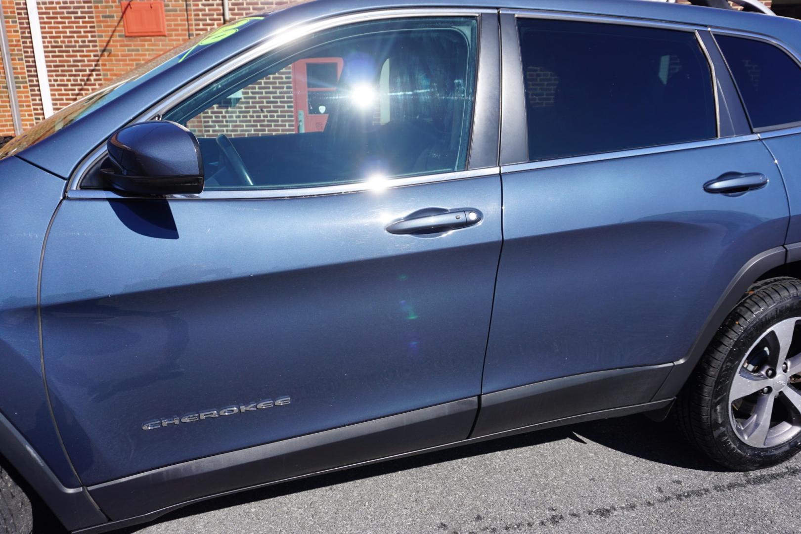 2020 BLUE SHADE PEARL JEEP CHEROKEE LIMITED (1C4PJMDX9LD) with an 3.2L V6 engine, AUTOMATIC transmission, located at 312 Centre Ave, Schuylkill Haven, PA, 17972, (570) 593-5278, 40.638130, -76.177383- Photo#6