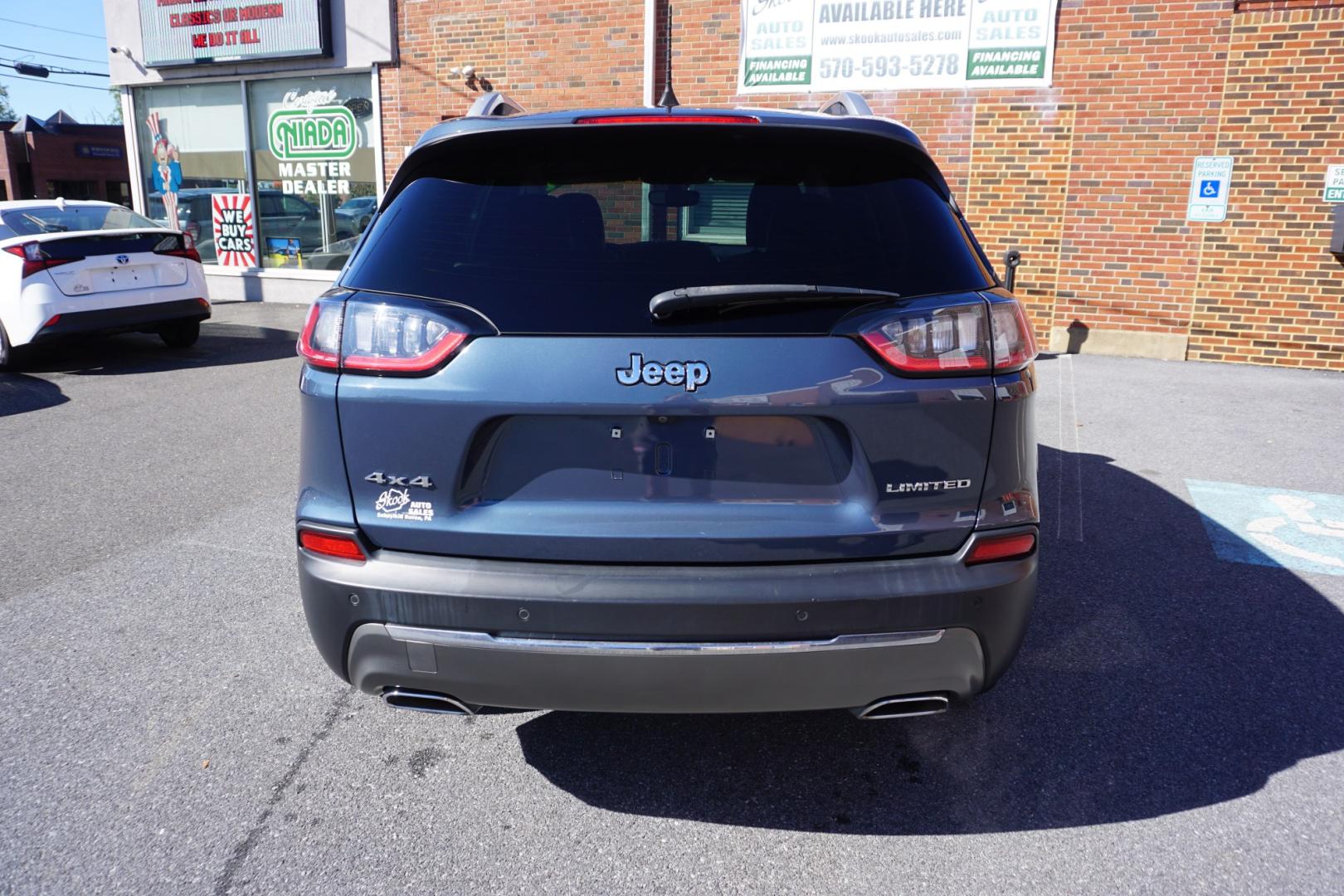 2020 BLUE SHADE PEARL JEEP CHEROKEE LIMITED (1C4PJMDX9LD) with an 3.2L V6 engine, AUTOMATIC transmission, located at 312 Centre Ave, Schuylkill Haven, PA, 17972, (570) 593-5278, 40.638130, -76.177383- Photo#9